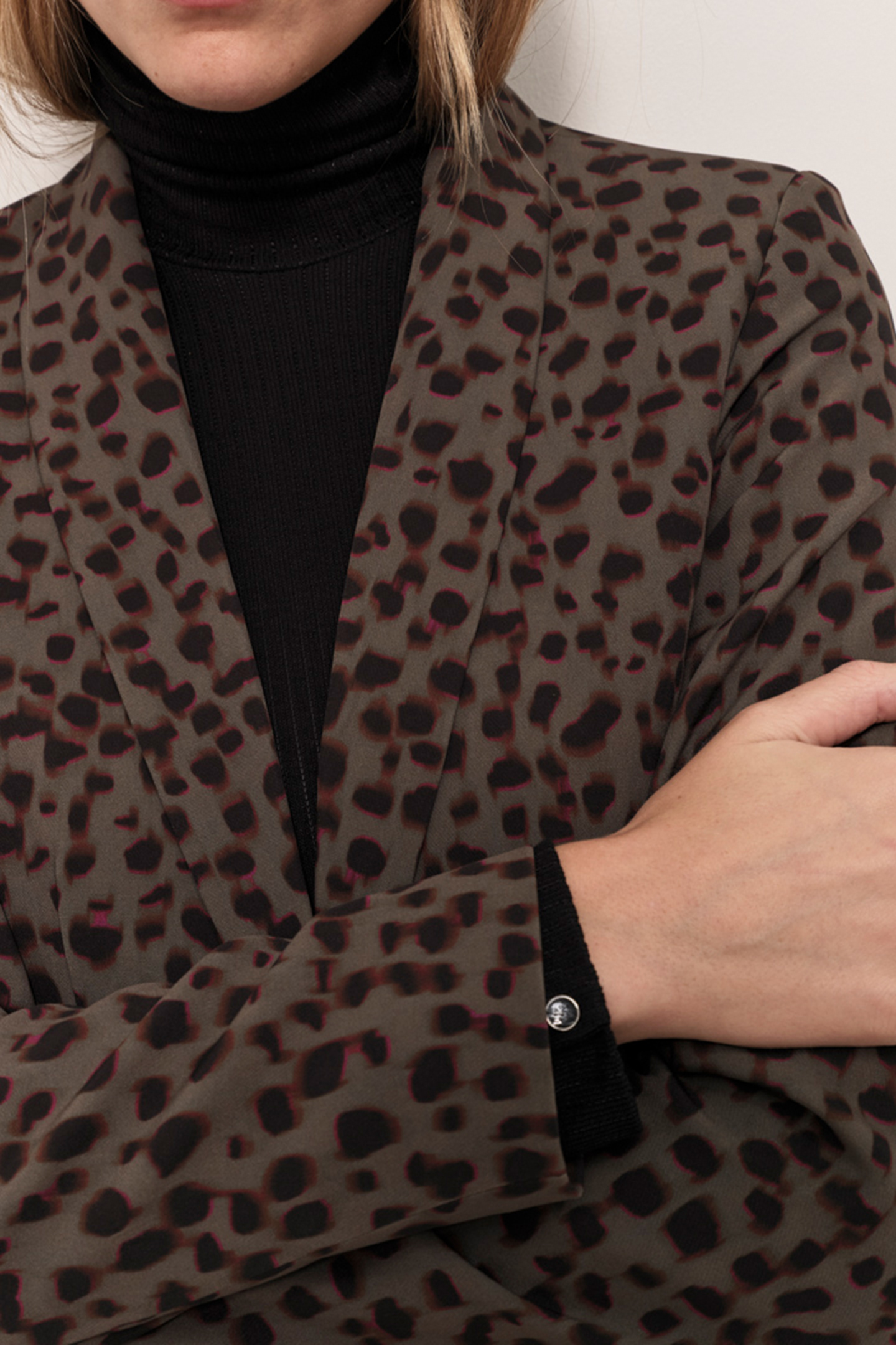 VIKKY - KHAKI JACKET WITH BLURRED SPLATTER PRINT 5