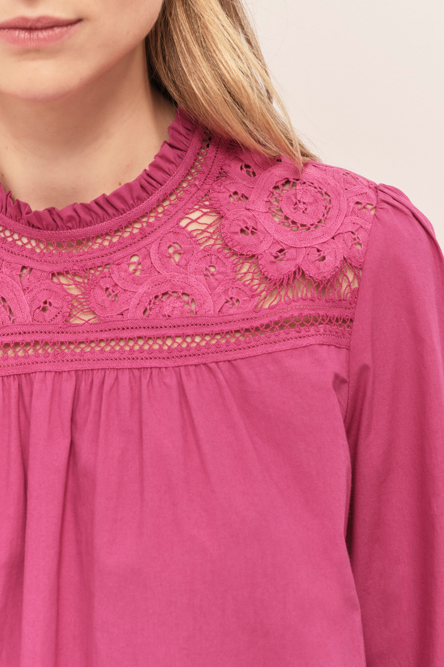 CRISTAL - FUCHSIA BLOUSE WITH RUFFLED COLLAR AND LACE 7