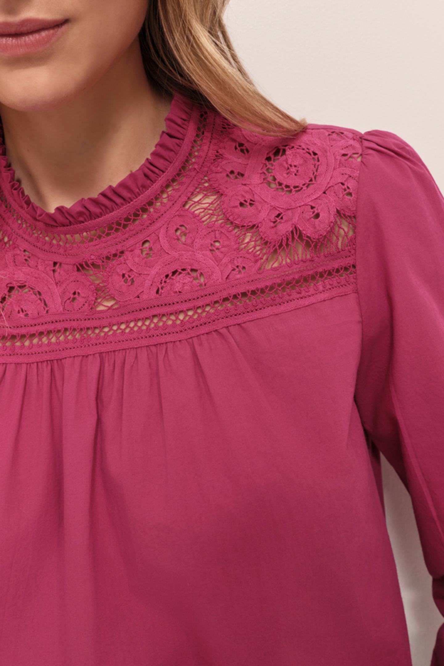 CRISTAL - FUCHSIA BLOUSE WITH RUFFLED COLLAR AND LACE 8