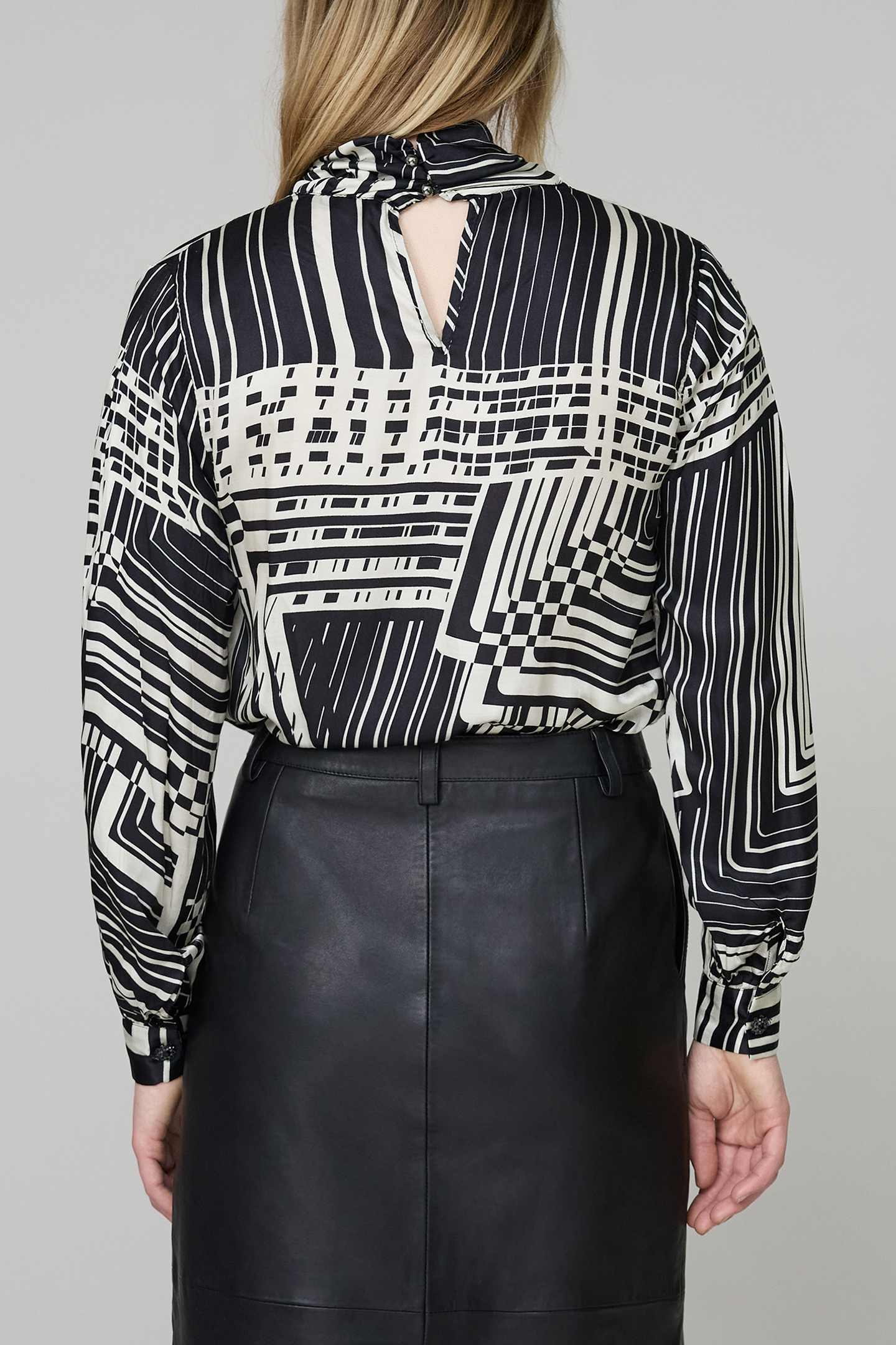 PURE EDITION-BLACK ART DECO PRINTED BLOUSE 2