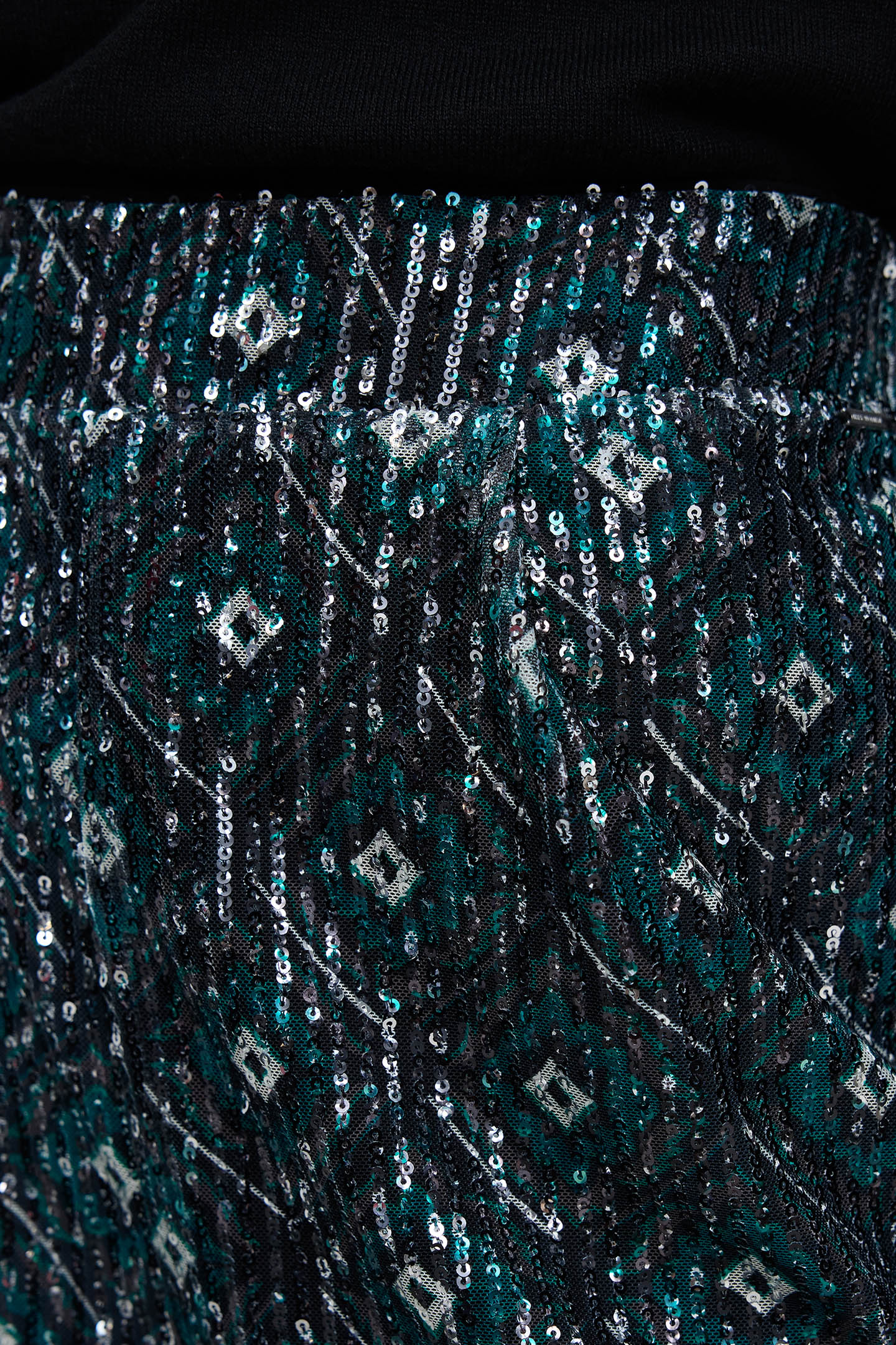 BLACK SEQUIN-EMBROIDERED GEOMETRIC PRINT SHORTS 4