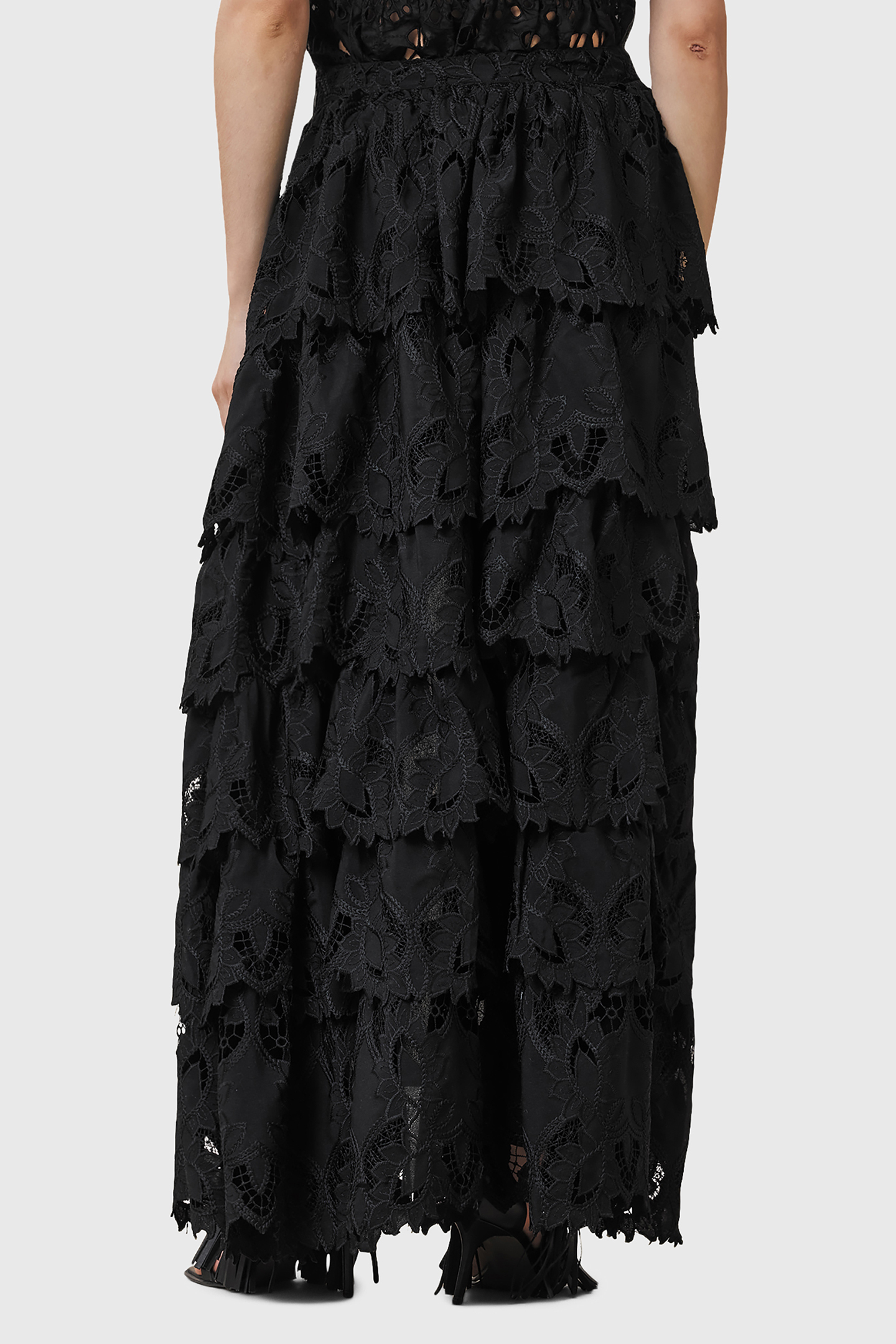 CAVARLY EMB SKIRT BLACK 2