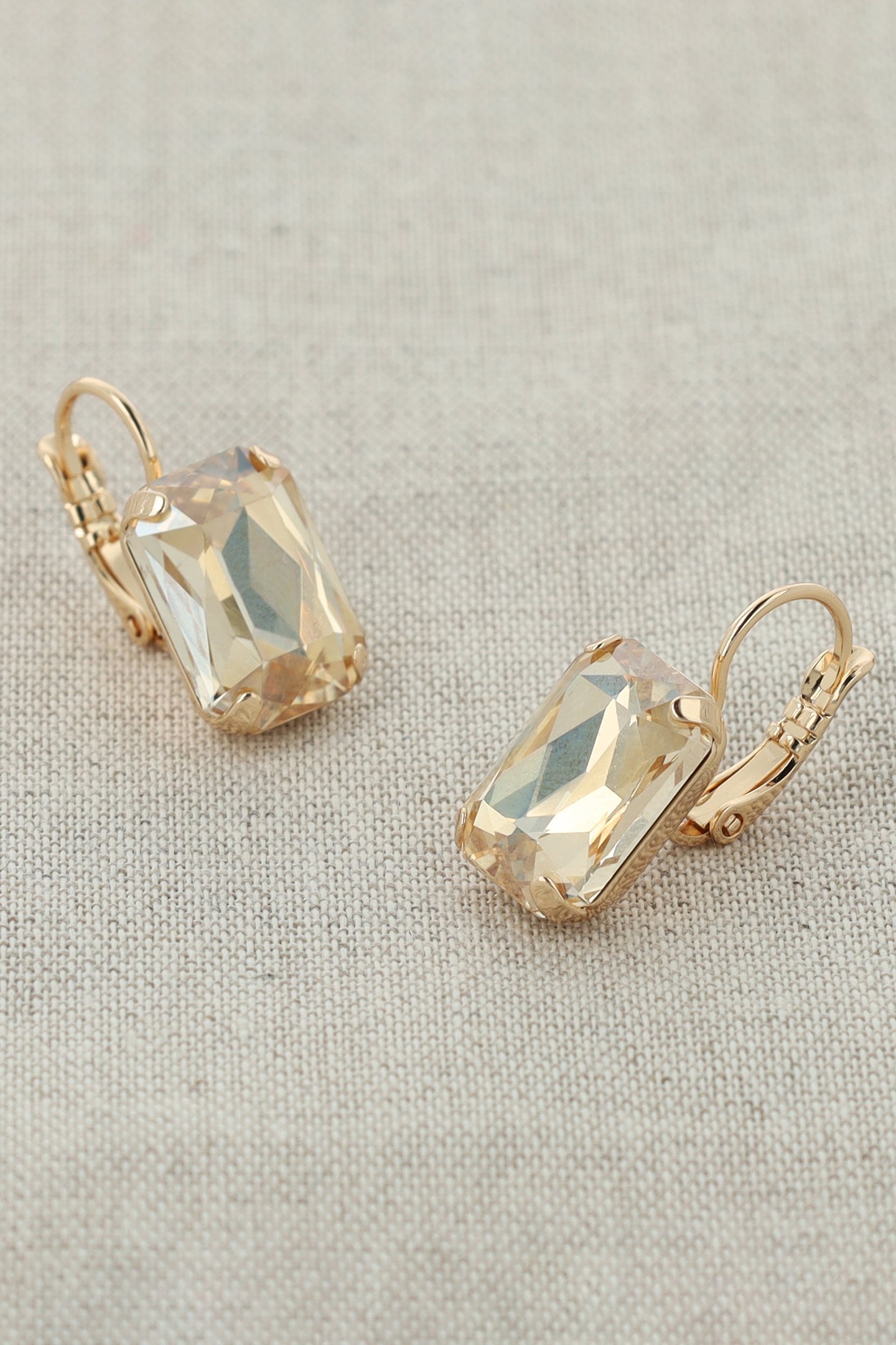 VOGUE EARRINGS GOLD 5