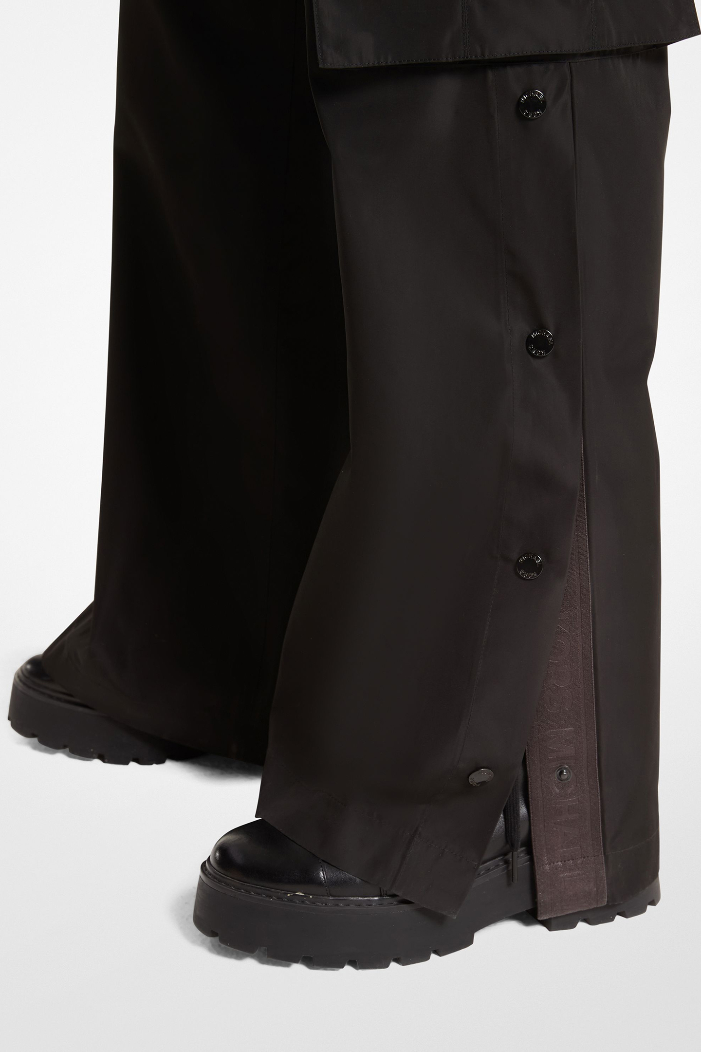 MID-RISE WIDE CARGO PANTS BLACK 3