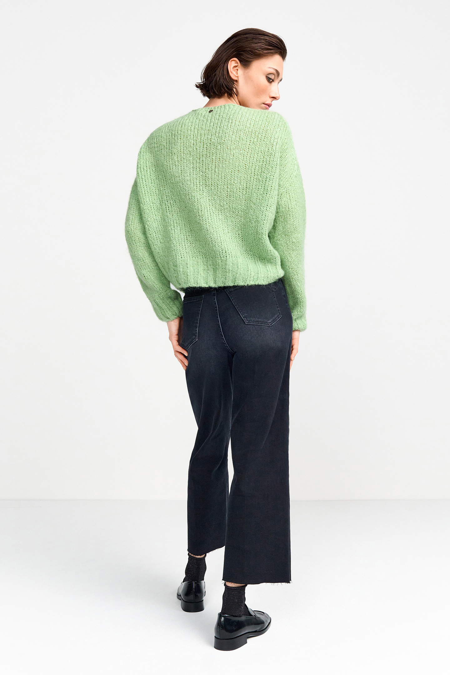 V-NECK PULLOVER MATCHA 2