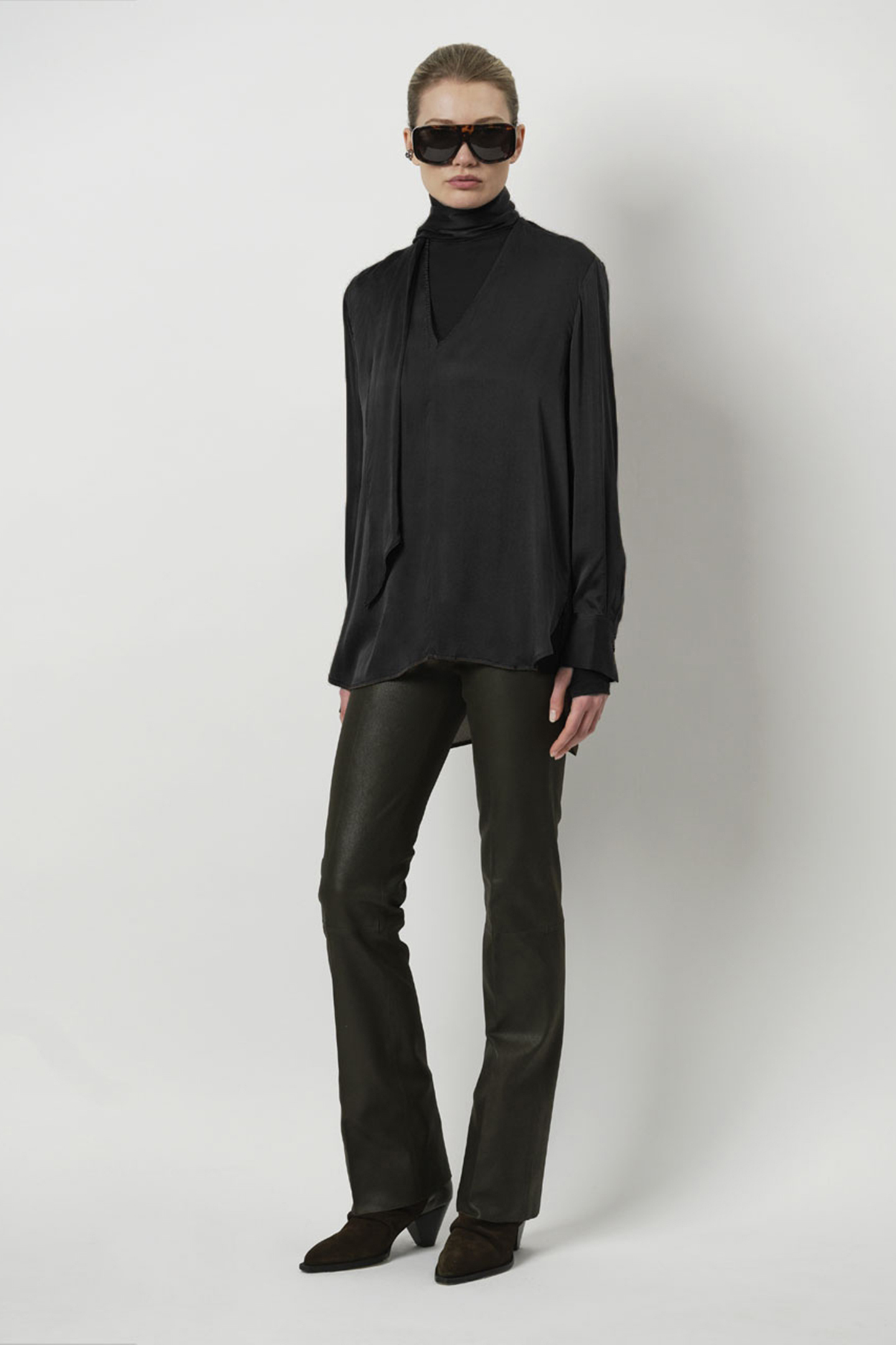 MYSTÈRE SCARF SILK BLOUSE RAVEN 1