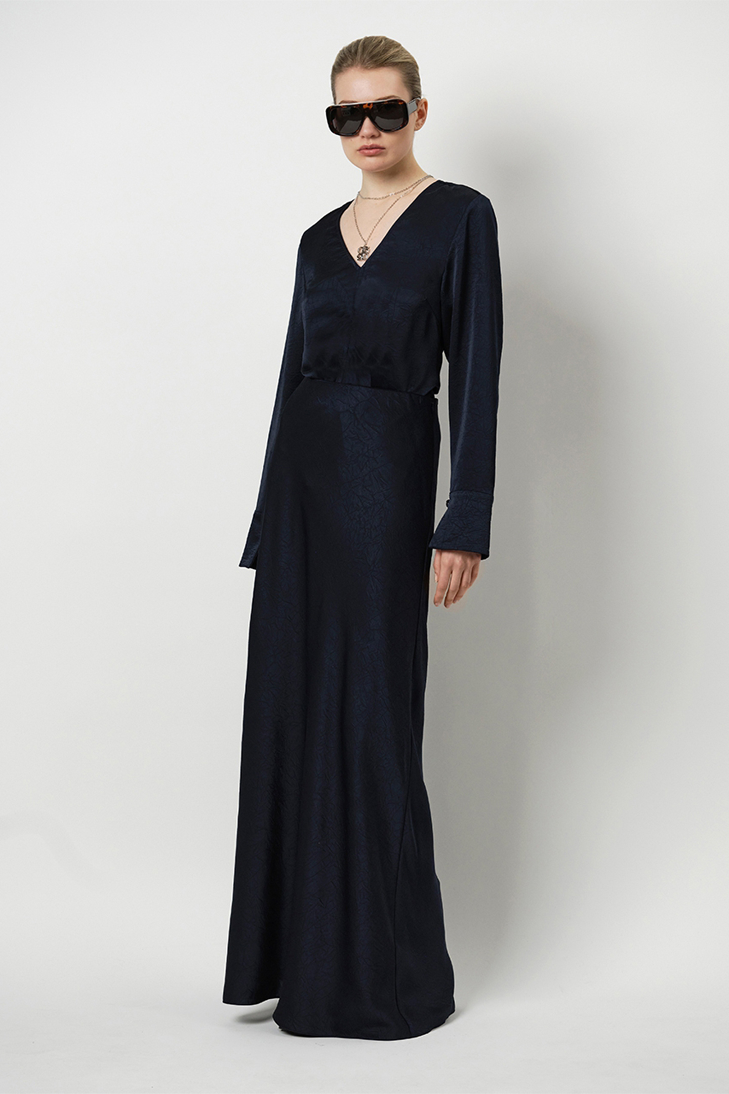 NIYRA CREASED V-NECK TOP NOCTURNAL BLUE 2