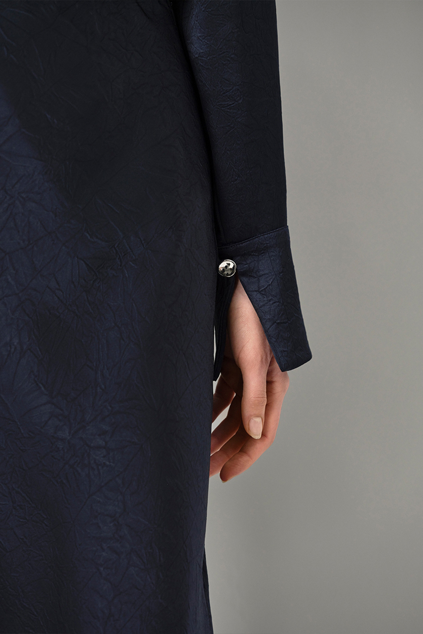 NIYRA CREASED V-NECK TOP NOCTURNAL BLUE 5