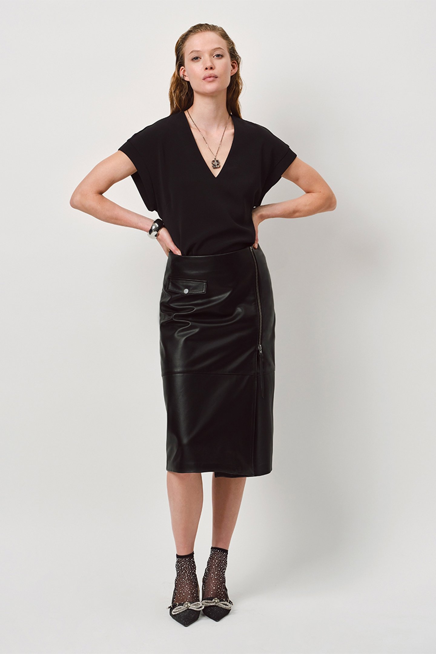 HENNE DETAILED SLIT TOP RAVEN 1