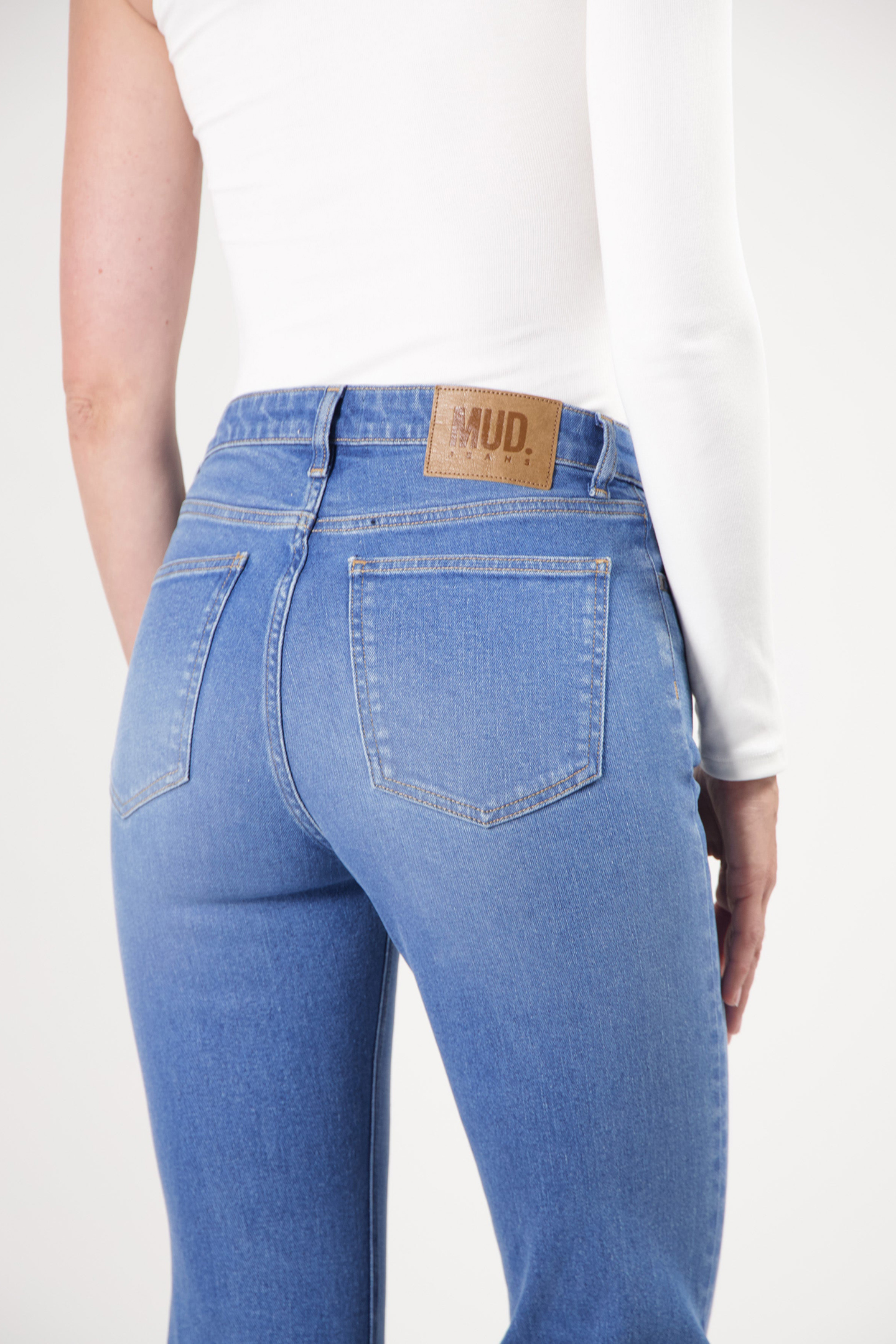 ISY HIGH FLARED FRESH FADE 4