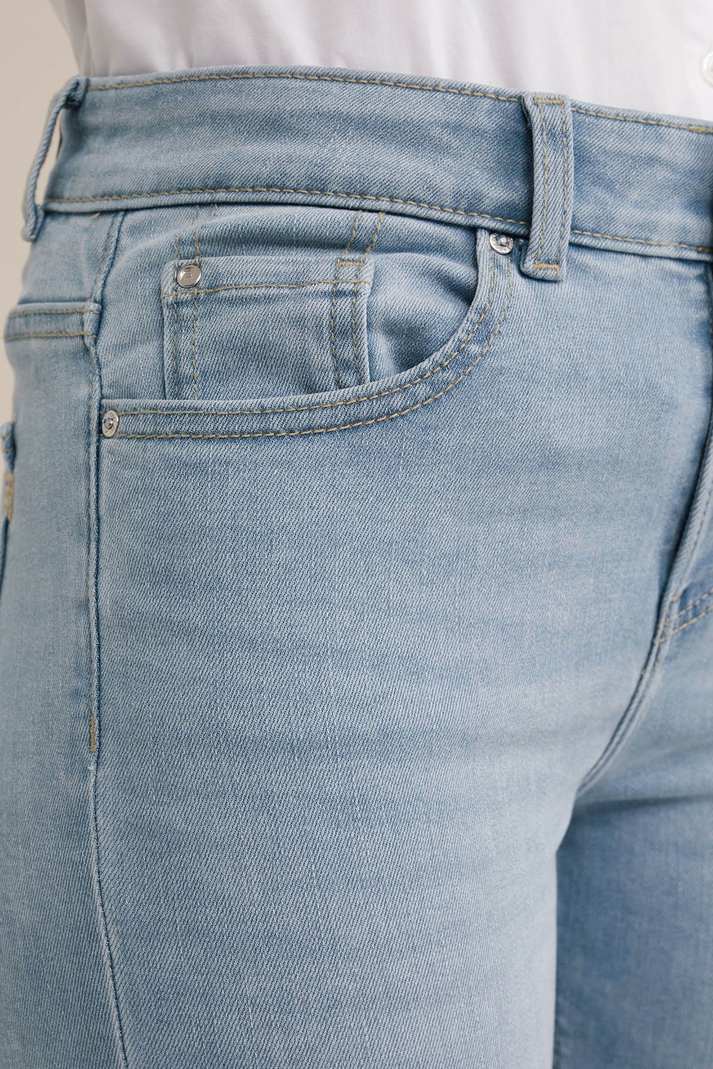 5-POCKET MID WAIST LIGHT BLUE 5