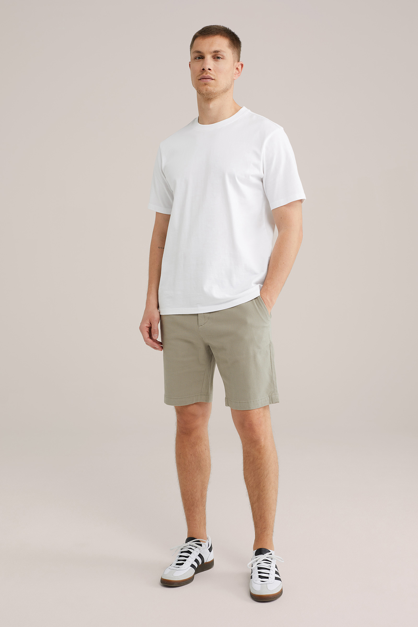 SHORT GREYISH GREEN 3