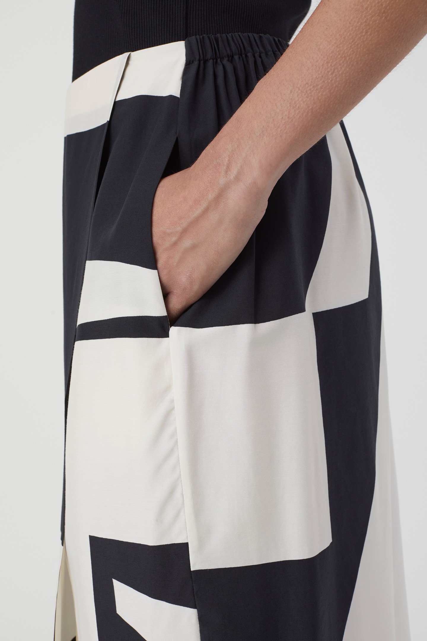 LONG SUIT SKIRT BLACK 9