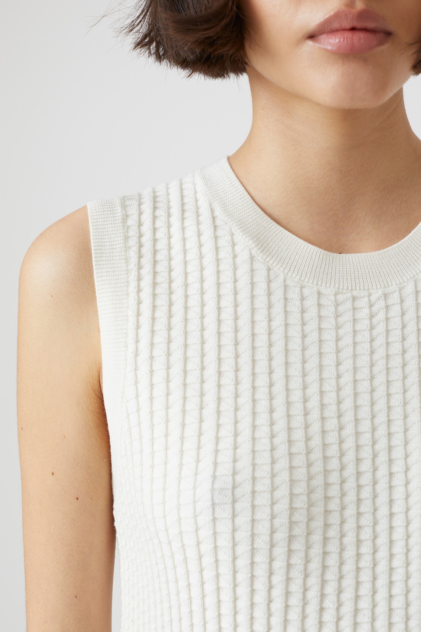 VEST CREW NECK KNITS IVORY 10