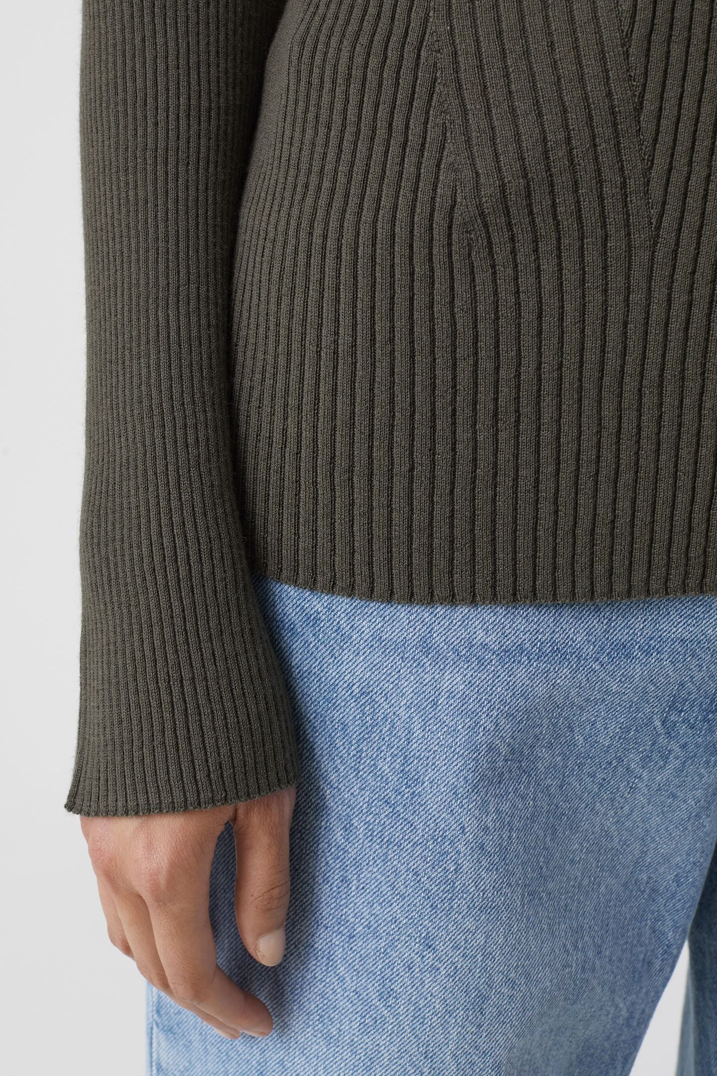 CREW NECK LONG SLEEVE KNITS ARMY GREEN 4