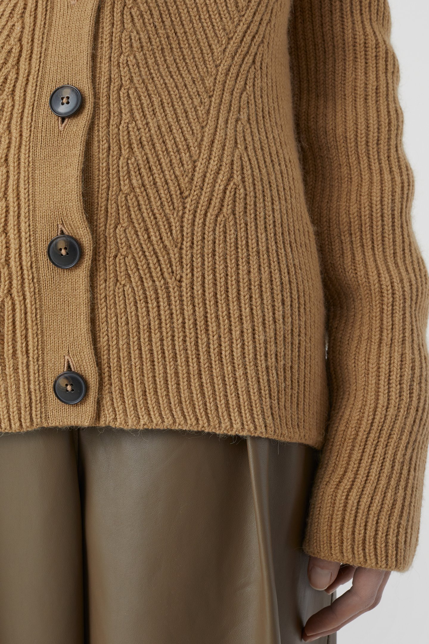 V CARDIGAN LONG SLEEVE KNITS DRIED TABACO 8