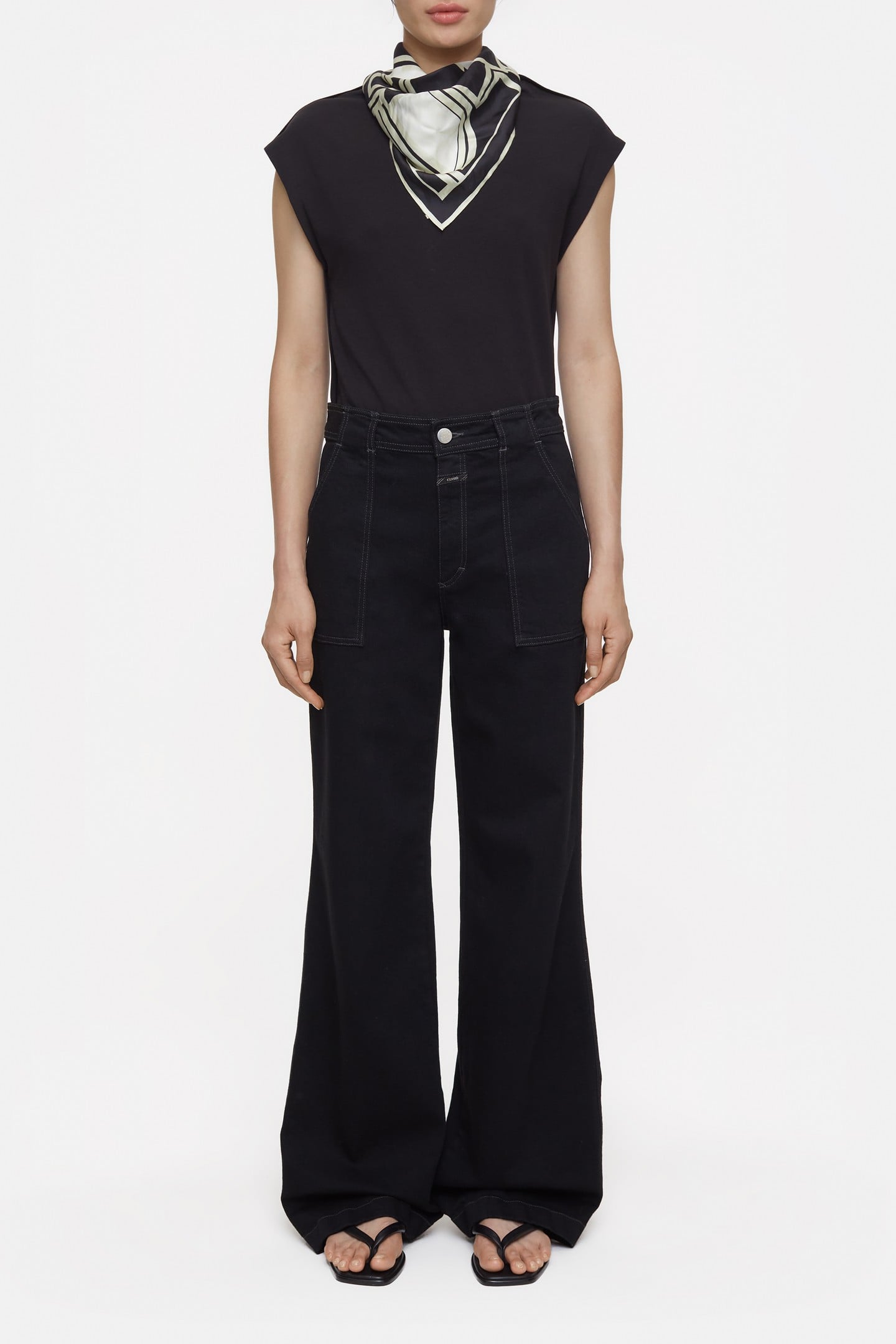 STRAIGHT NECK SLEEVELESS T-SHIRTS BLACK 2