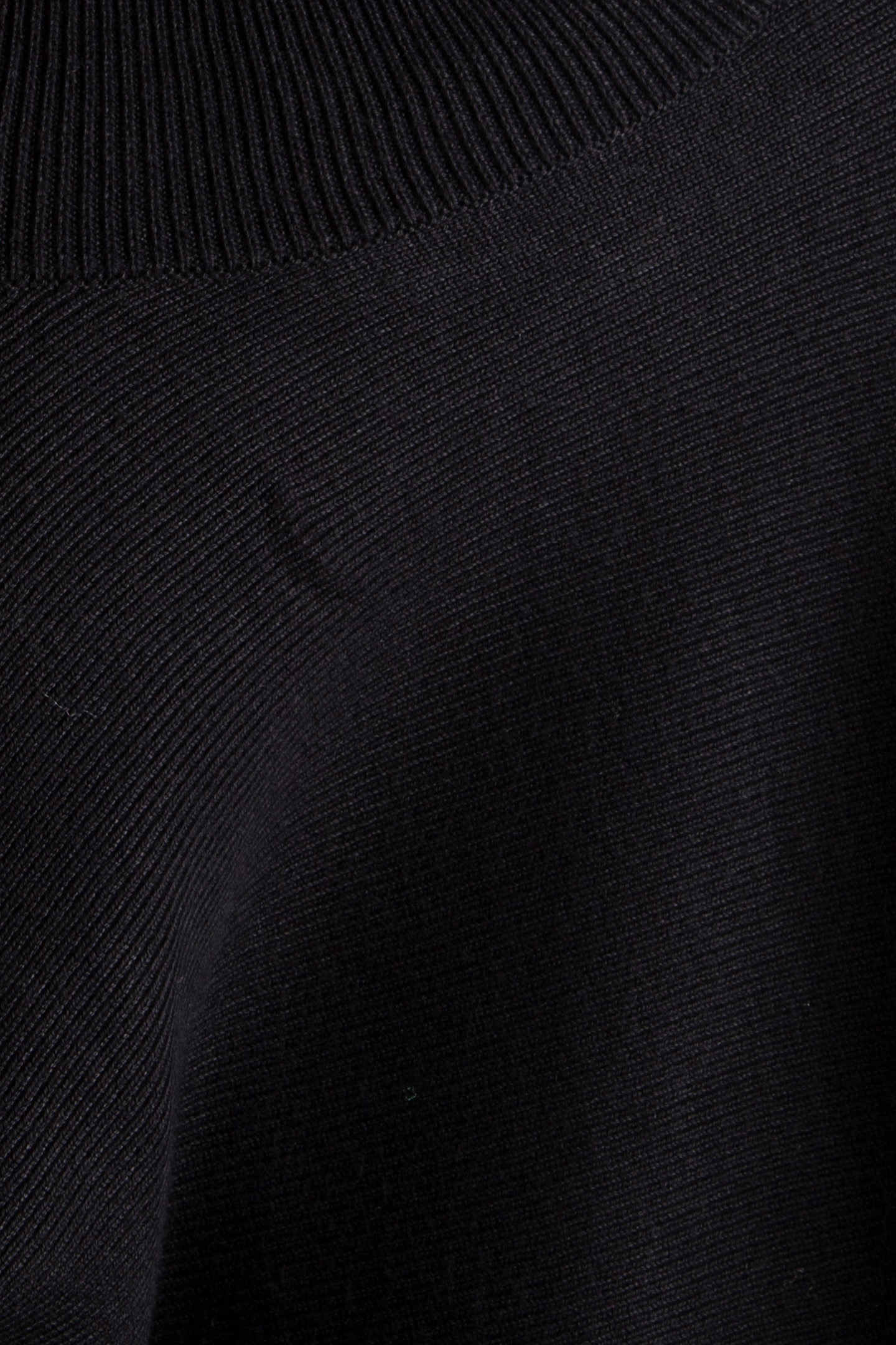 PULLOVER BLACK 4