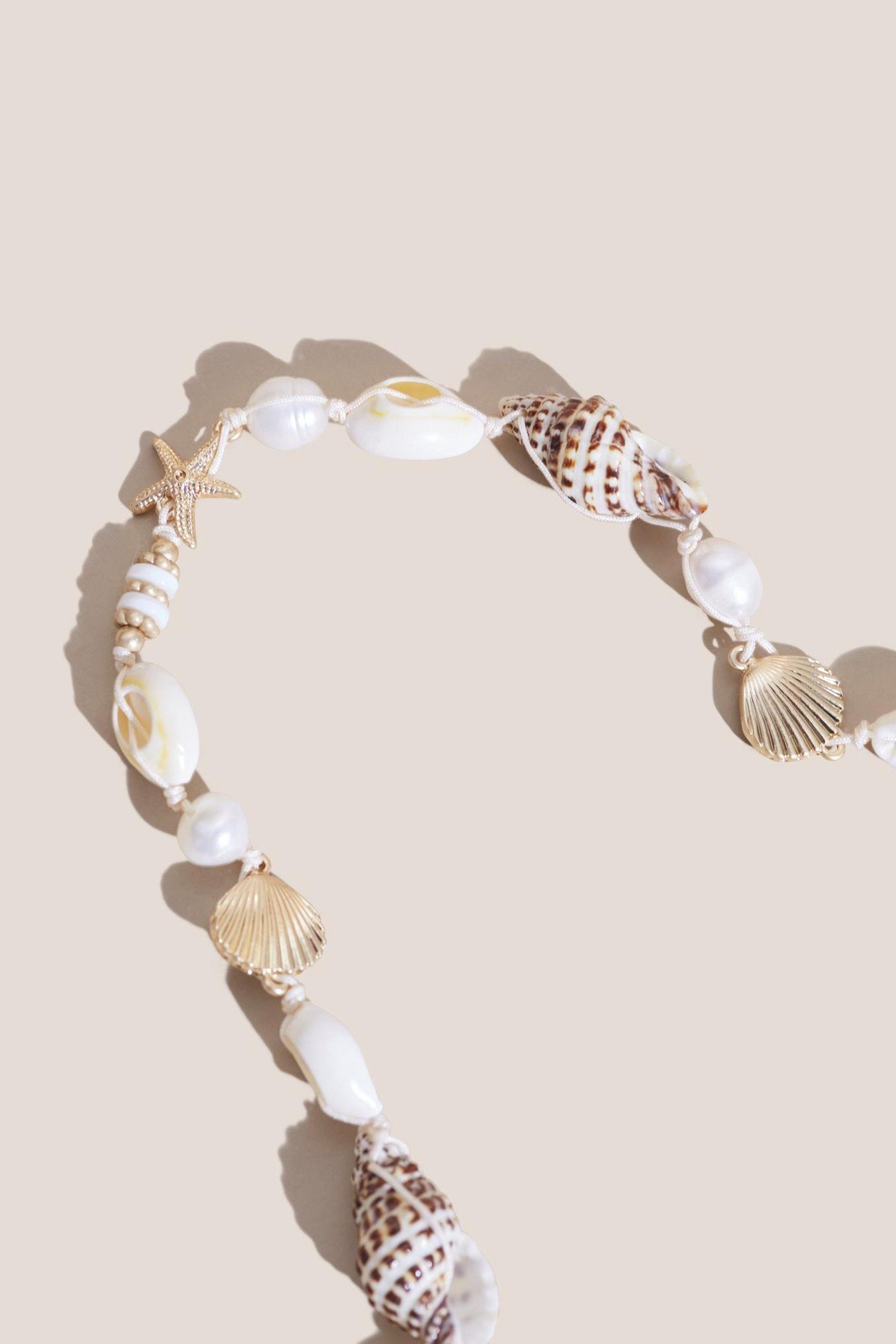 SHELL CHARM NECKLACE GOLD TONE METALLIC 1
