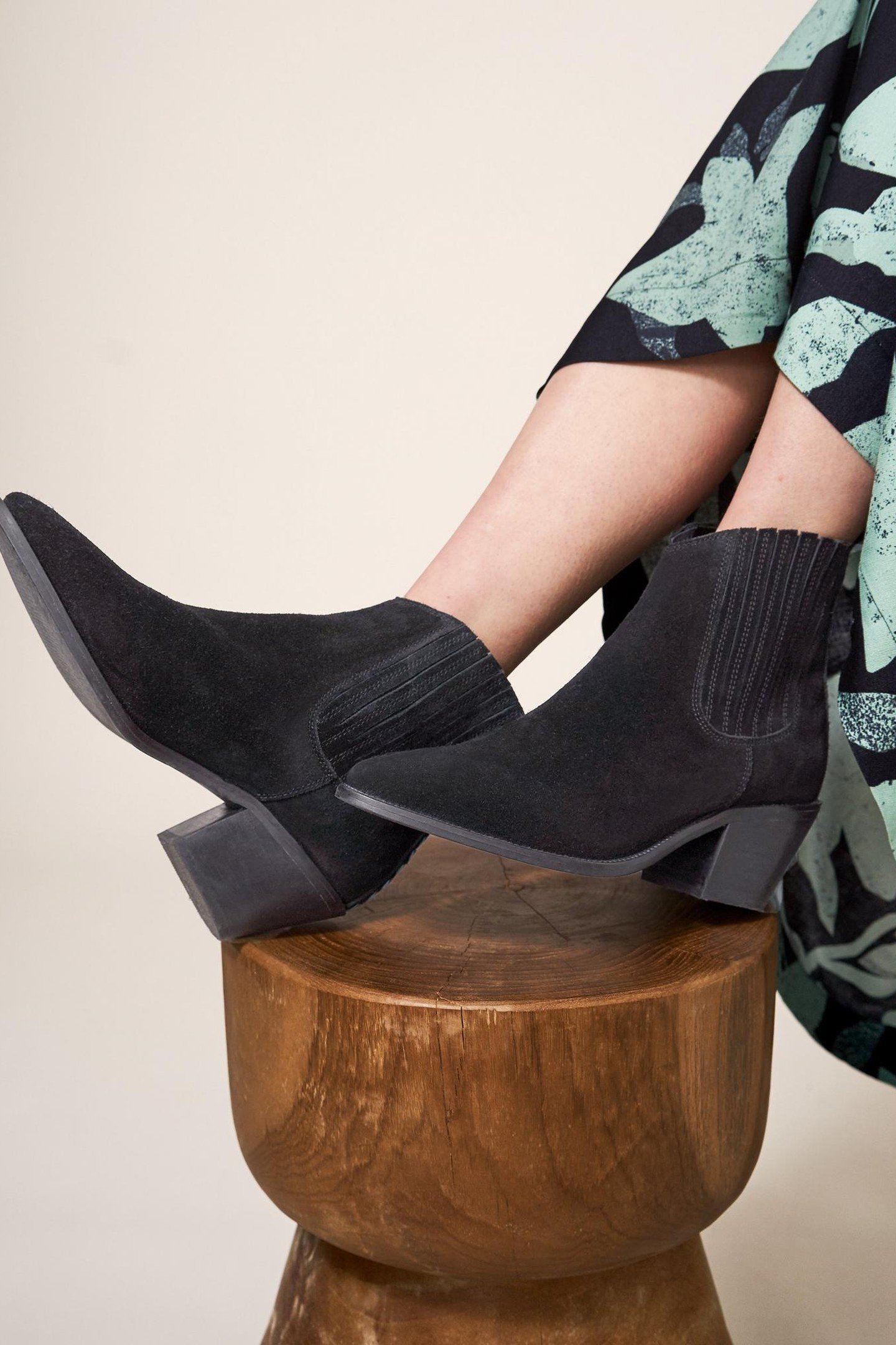 CHERRY SUEDE ANKLE BOOT PURE BLACK 4