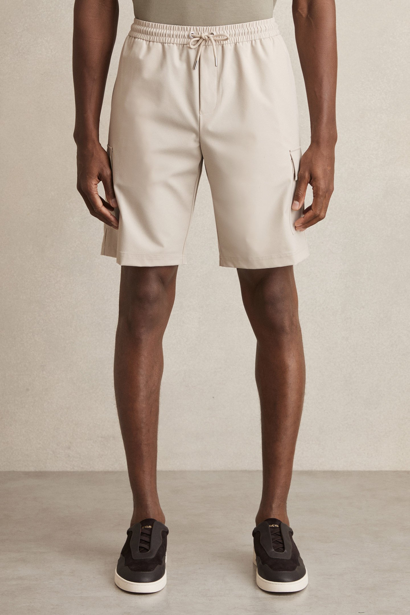 RELAXED DRAWSTRING TECHINCAL CARGO SHORT STONE 1