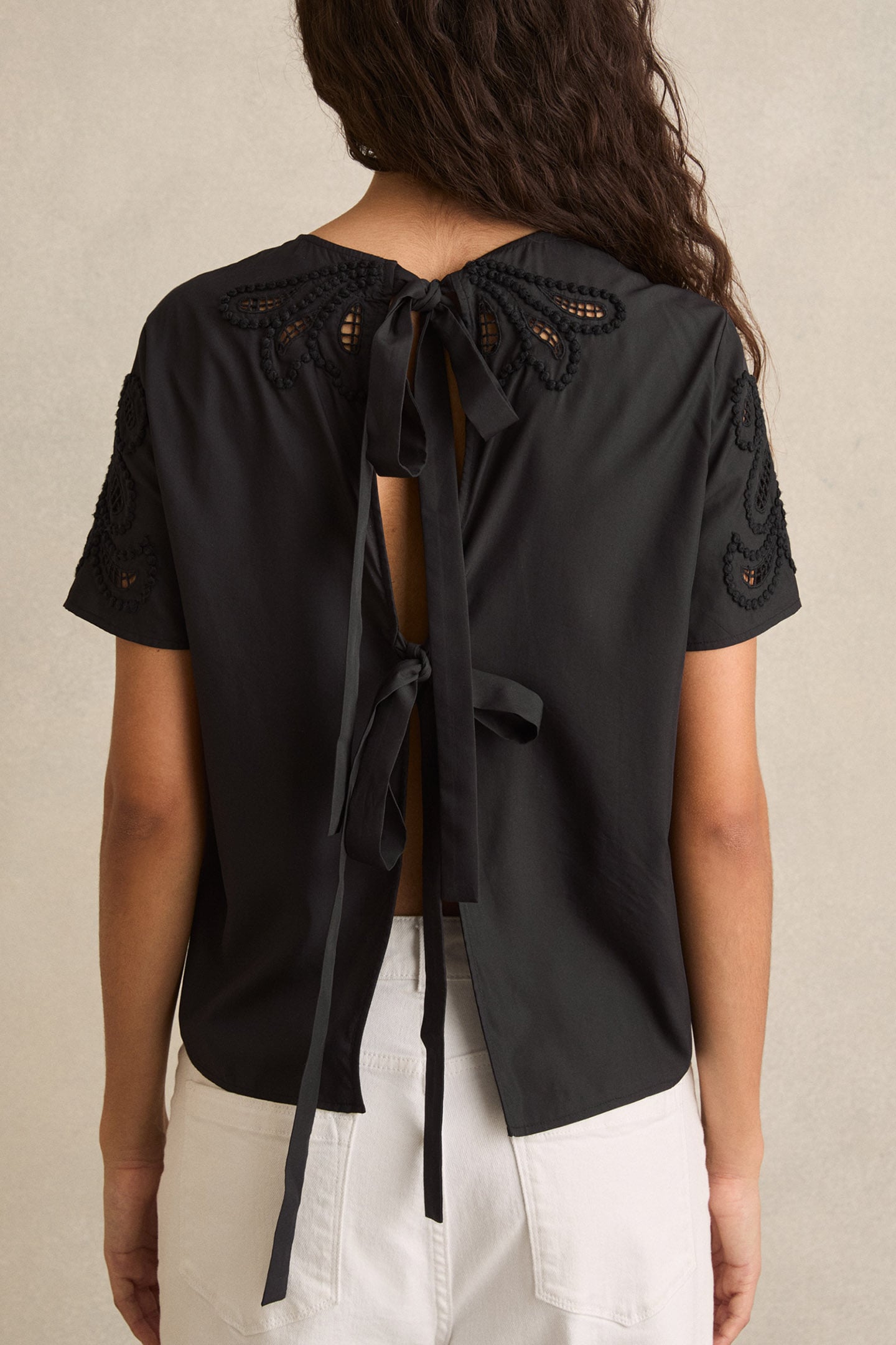 FLORAL CUT OUT TOP BLACK 2