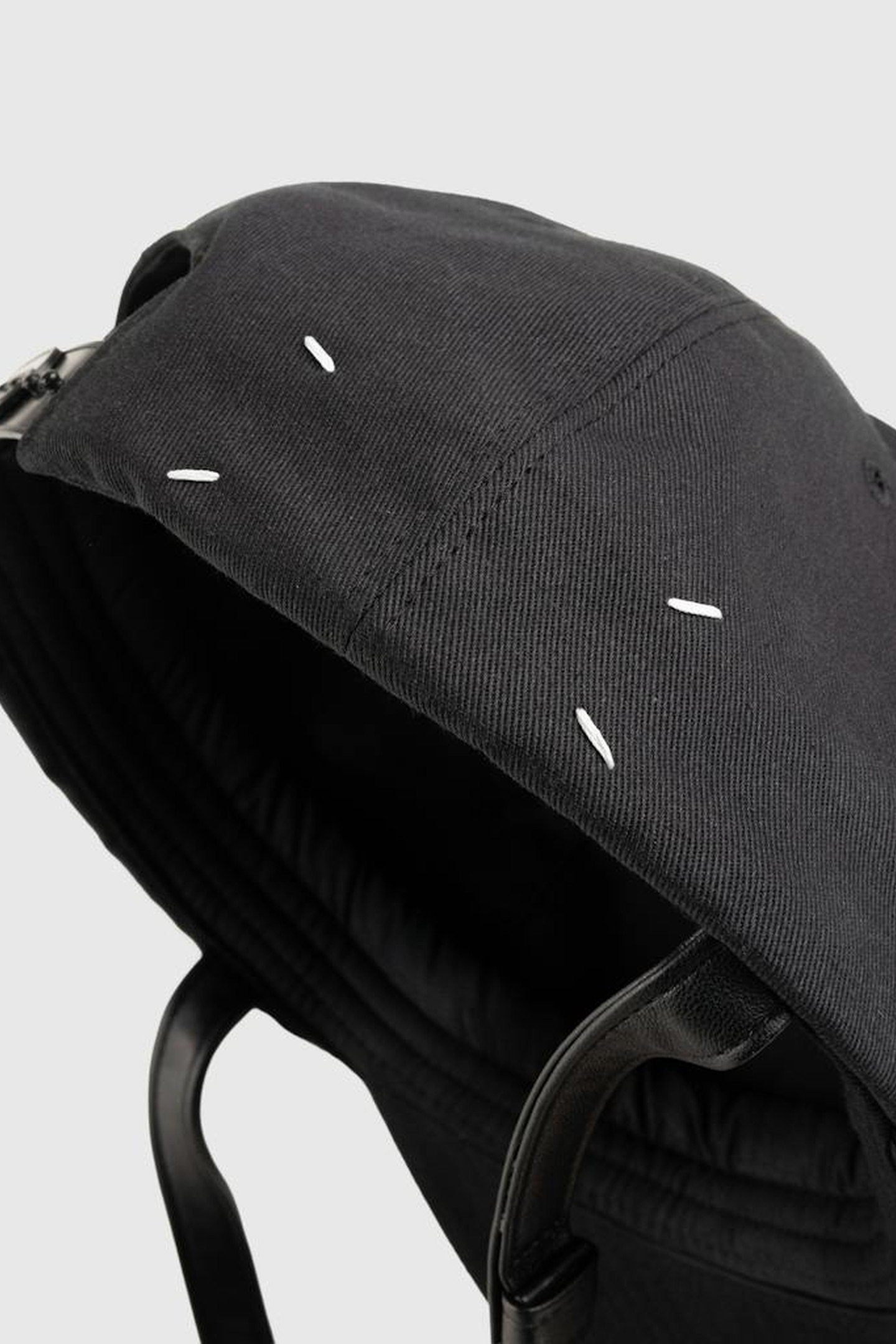 MAISON MARGIELA – LEATHER STRAP BASEBALL CAP BLACK 5