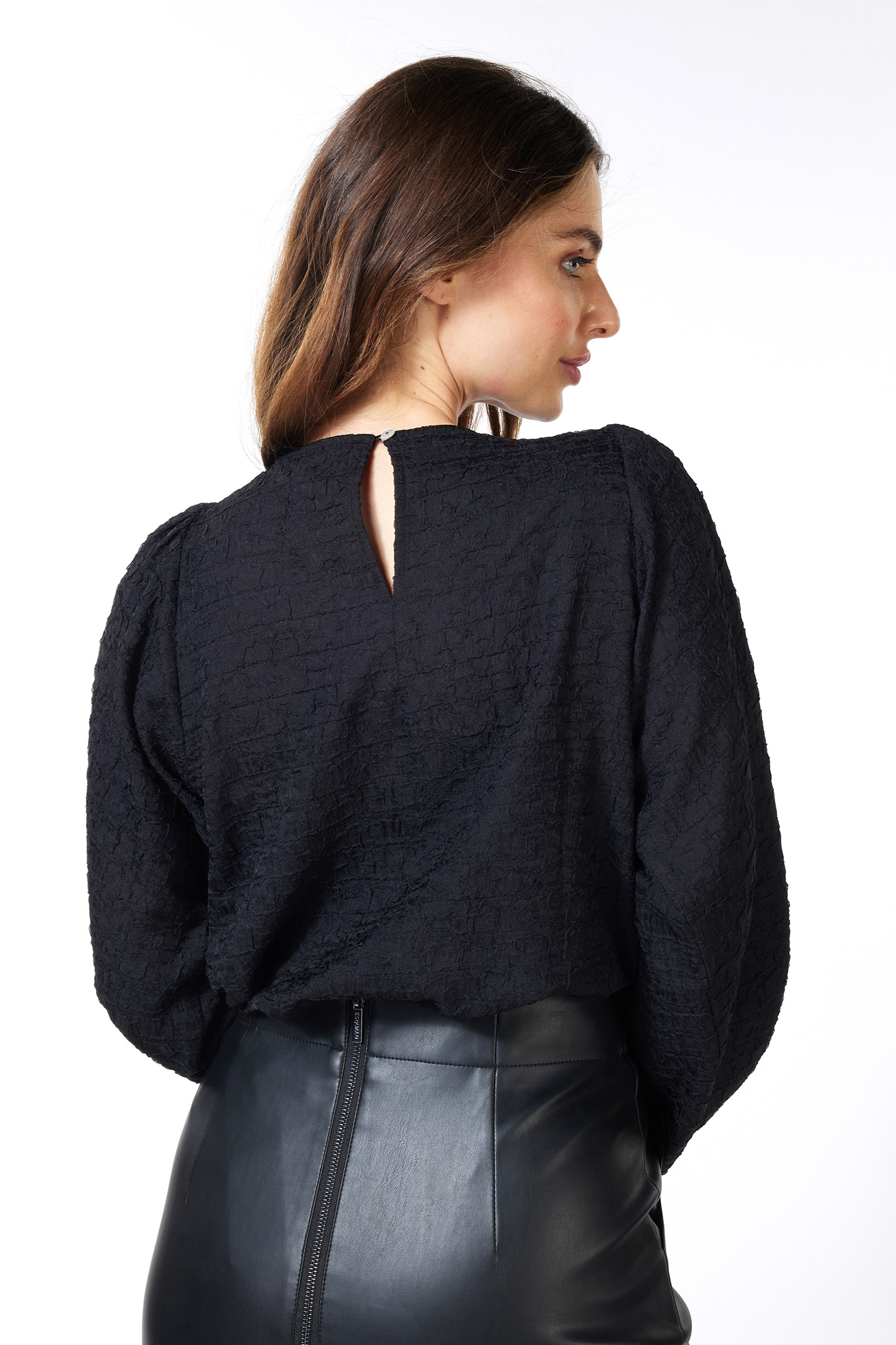 BLOUSE R-NECK BLACK 4