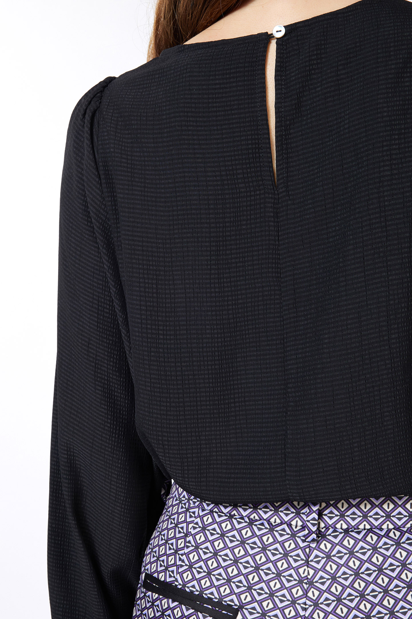 BLOUSE R-NECK STRUCTURE BLACK 4