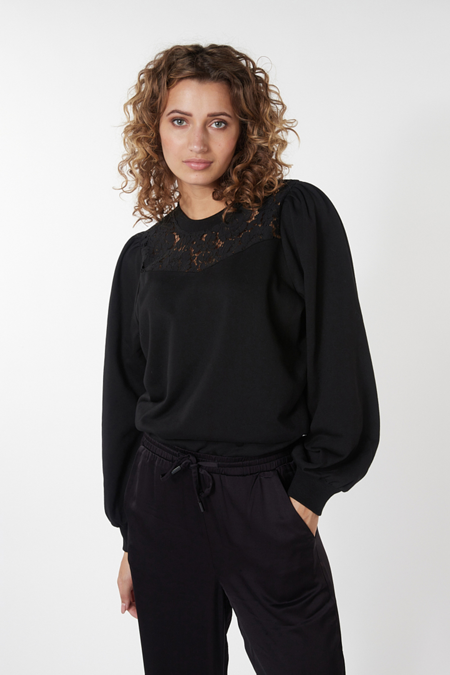 SWEATER LACE BLACK 1