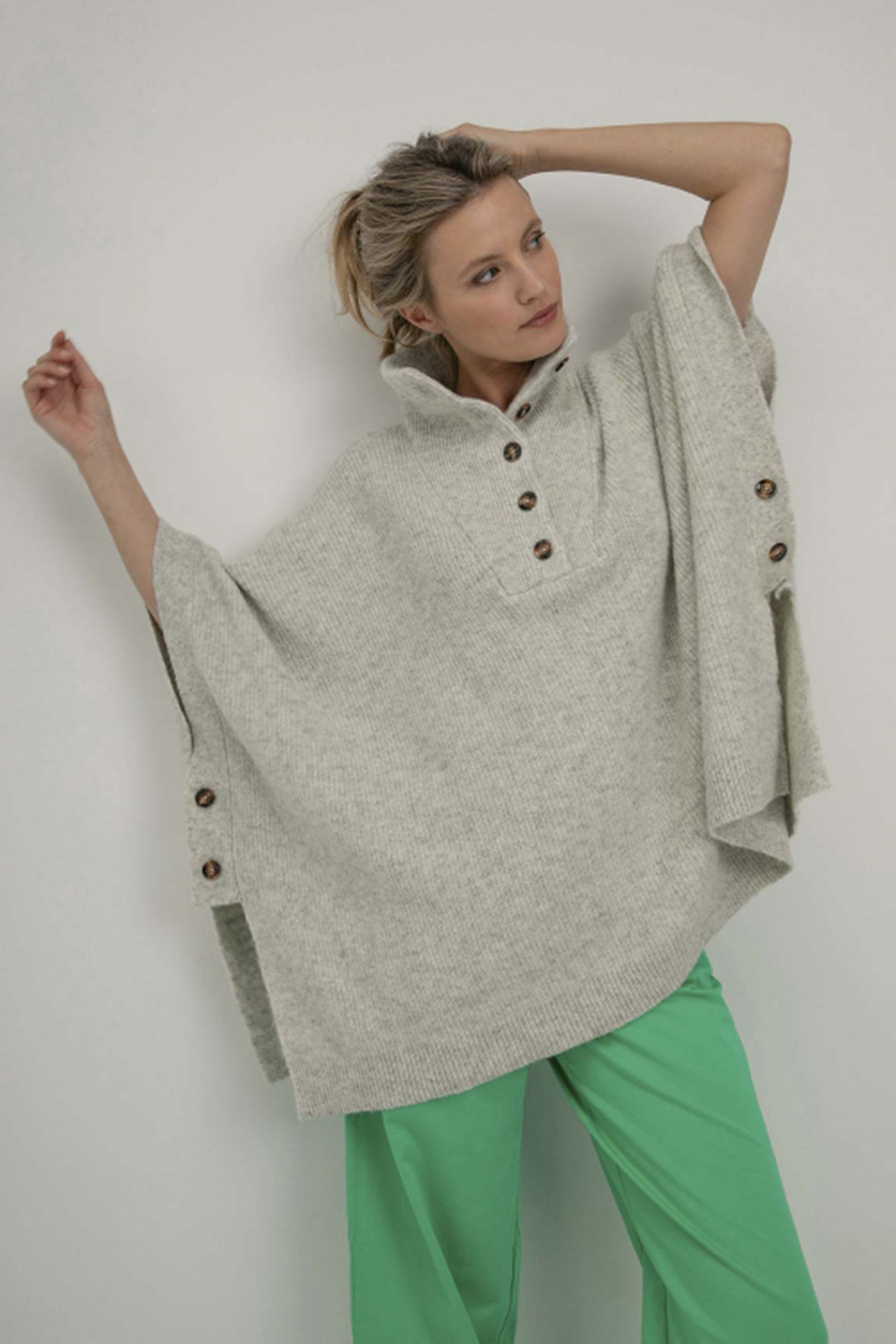 SAMIRA PONCHO LIGHT GREY 1