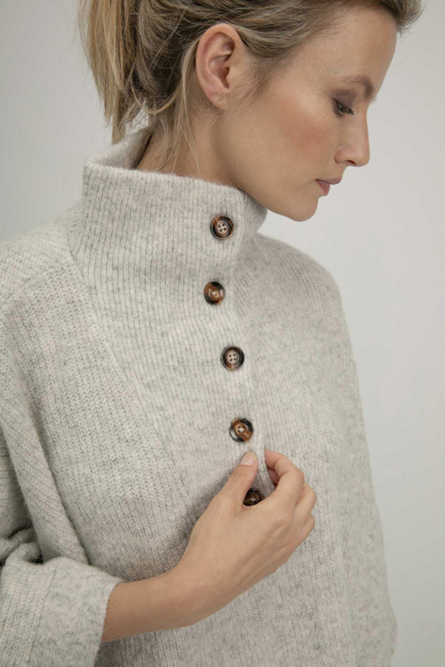 SAMIRA PONCHO LIGHT GREY 3