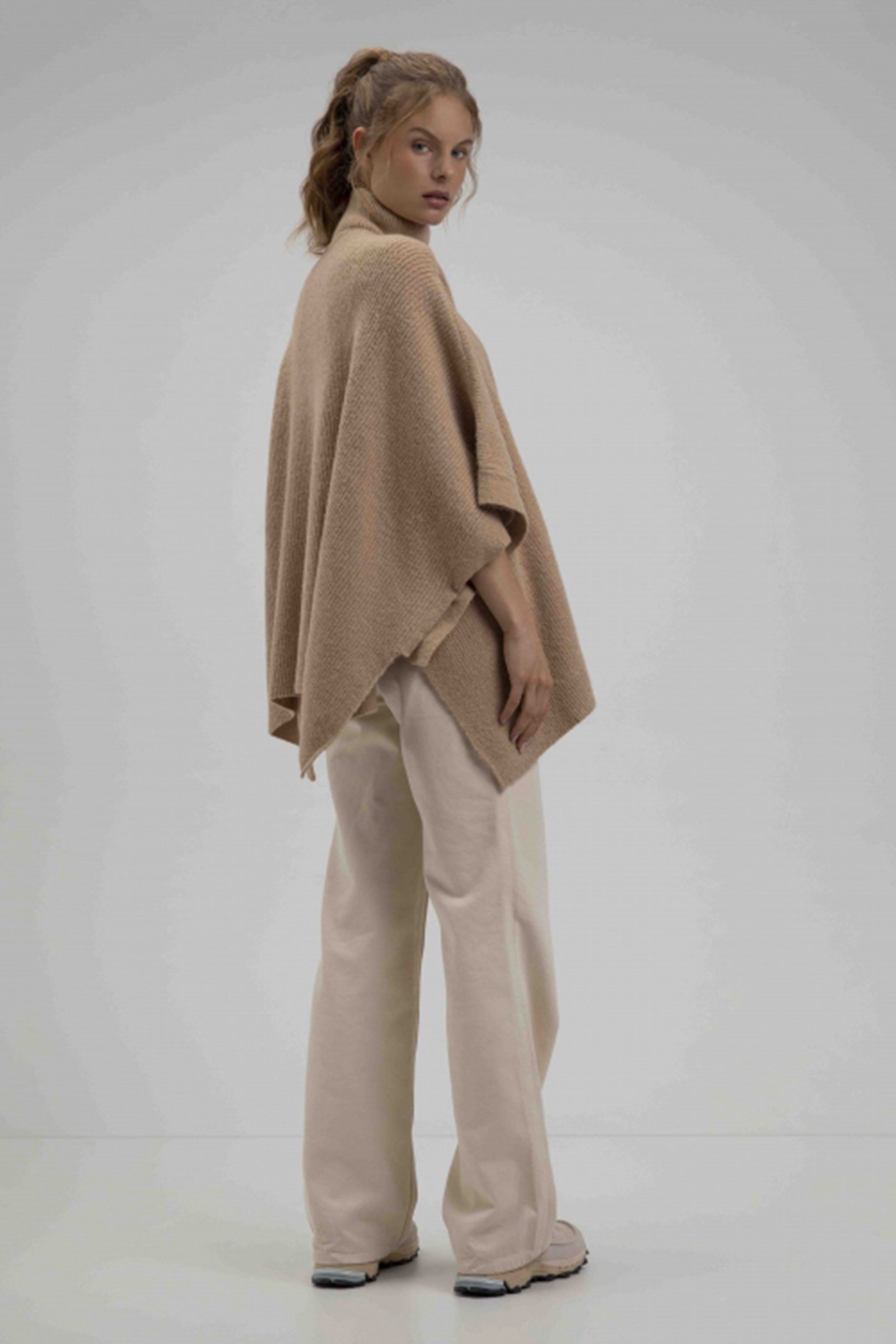 SAMIRA PONCHO SAND 3