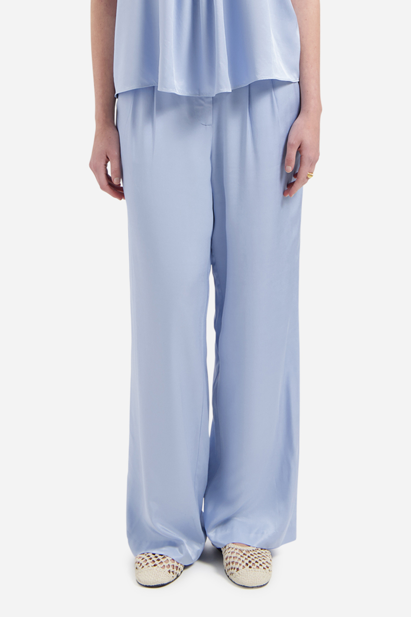 NOUS SOMMES LABELS – JOSIE PLEATED PANTS LIGHT BLUE 1