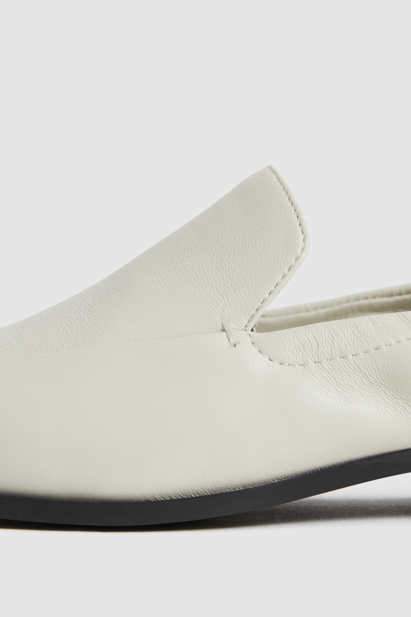 AINSLEY LOAFER OFF WHITE 6