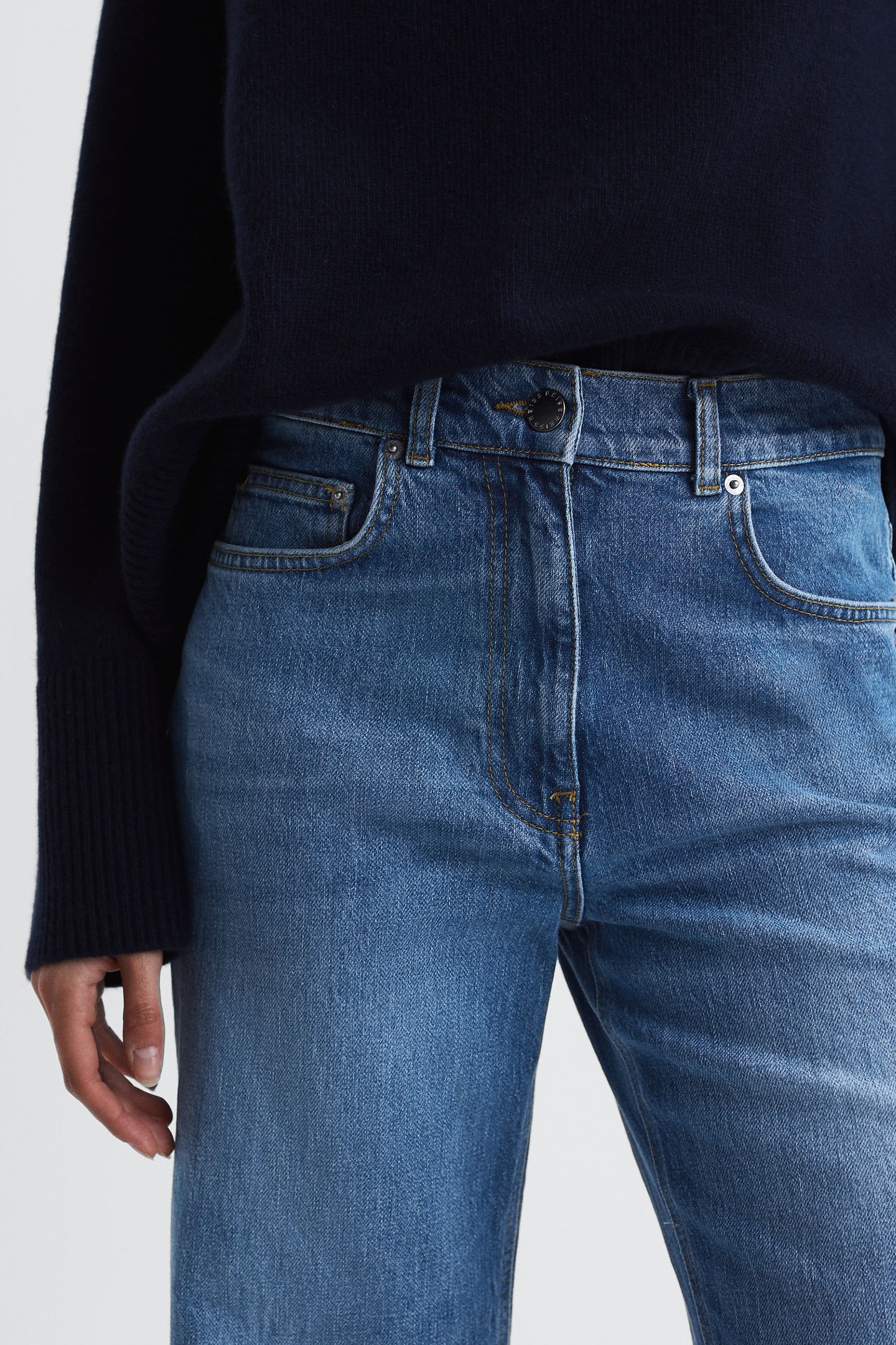 SIDE DETAIL FLARE JEAN MID BLUE 5