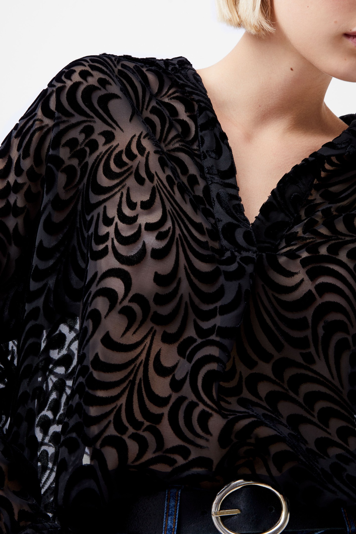 DIA DEVORE LS POPOVER BLACKOUT 4