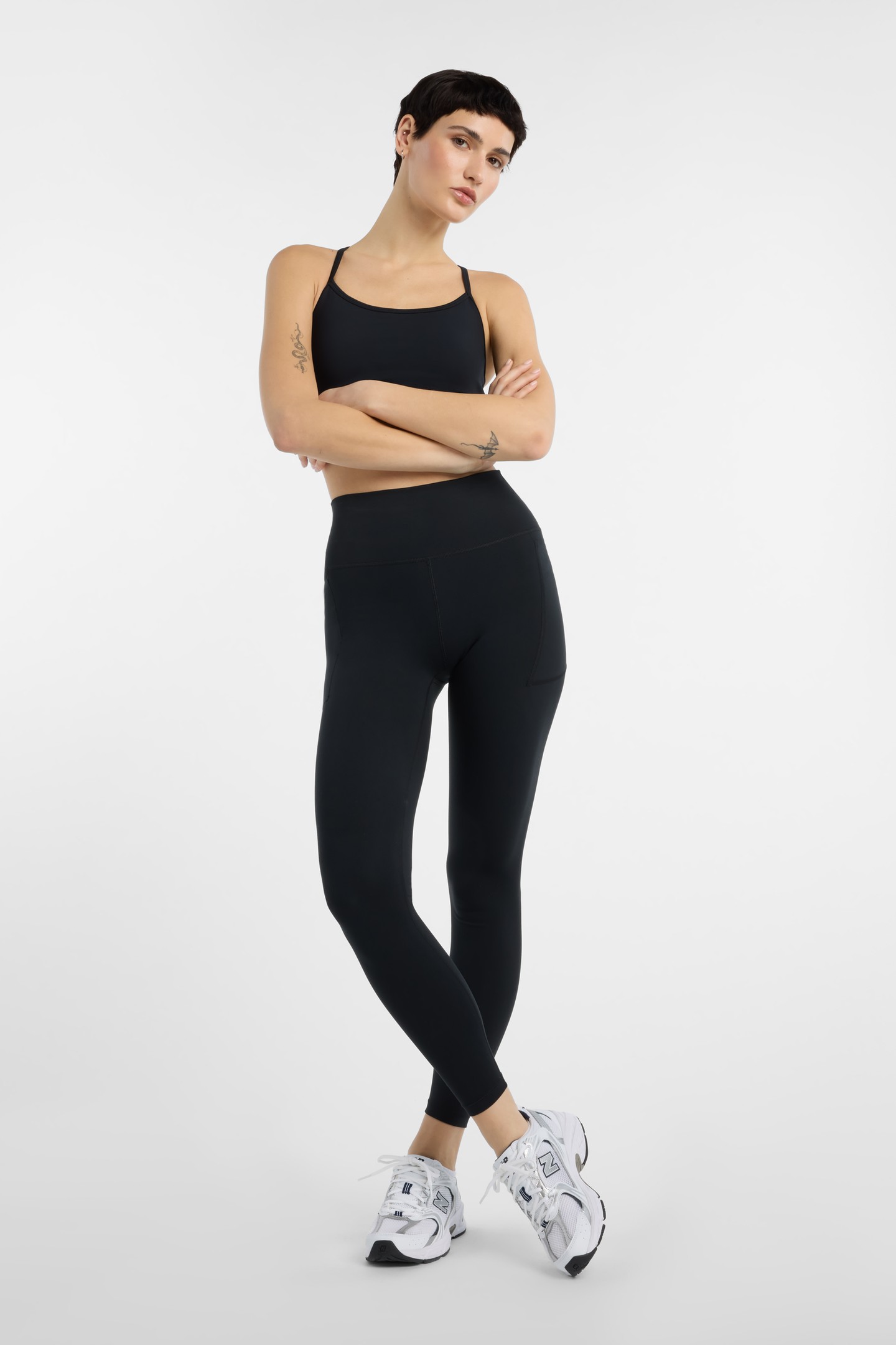 ESSENTIAL YOGA BRA BLACK (BK) 2