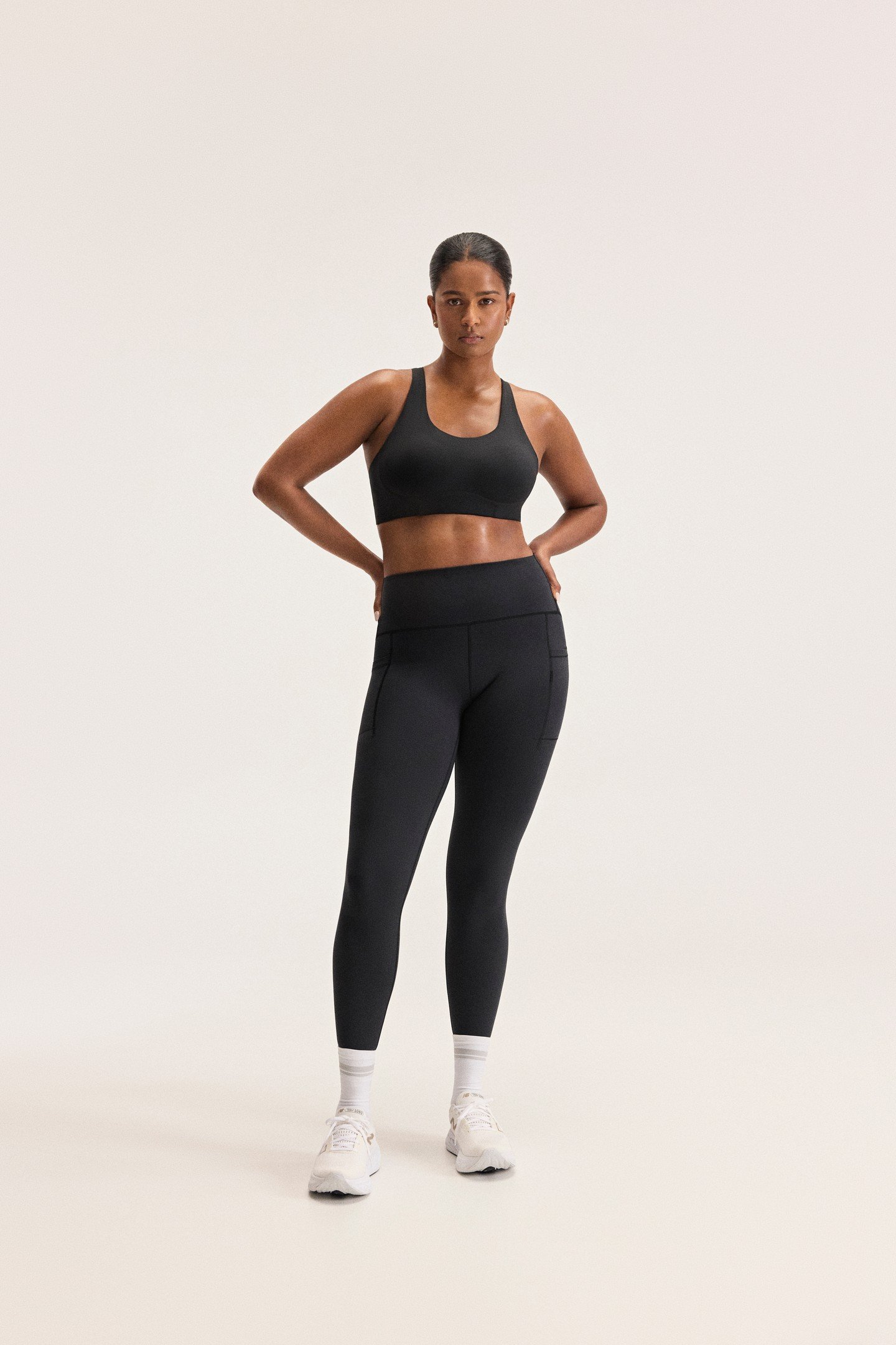 SLEEK POCKET HIGH RISE LEGGING BLACK (BK) 1