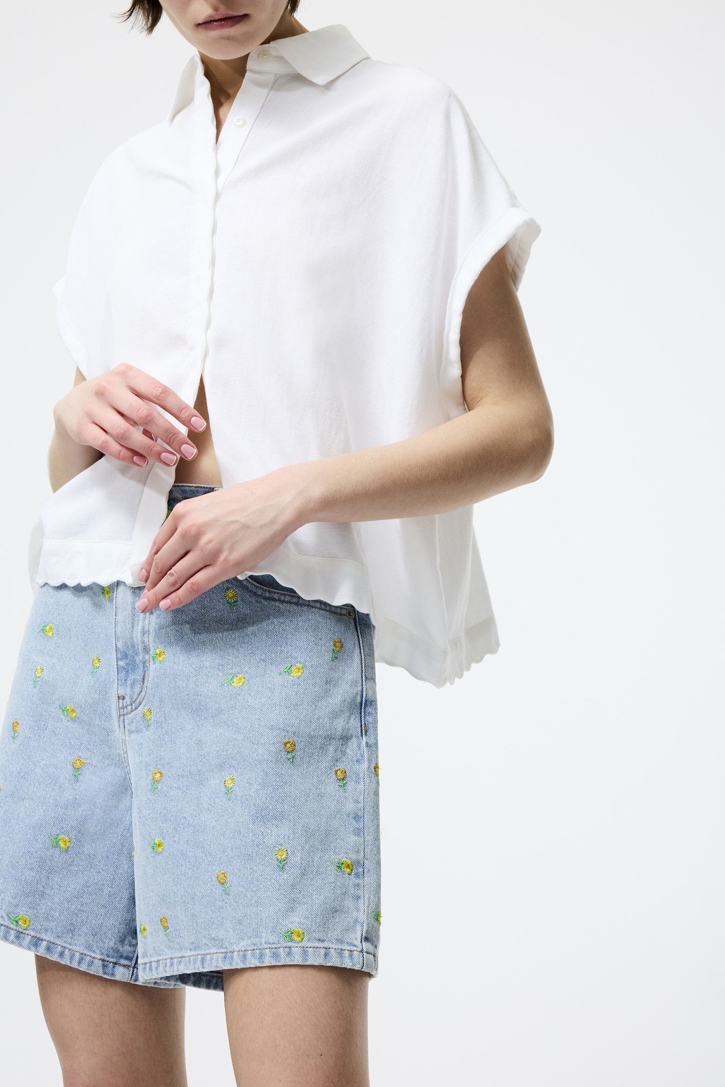 DALLAS EMBROIDERED SHORTS LIGHT WASH 1