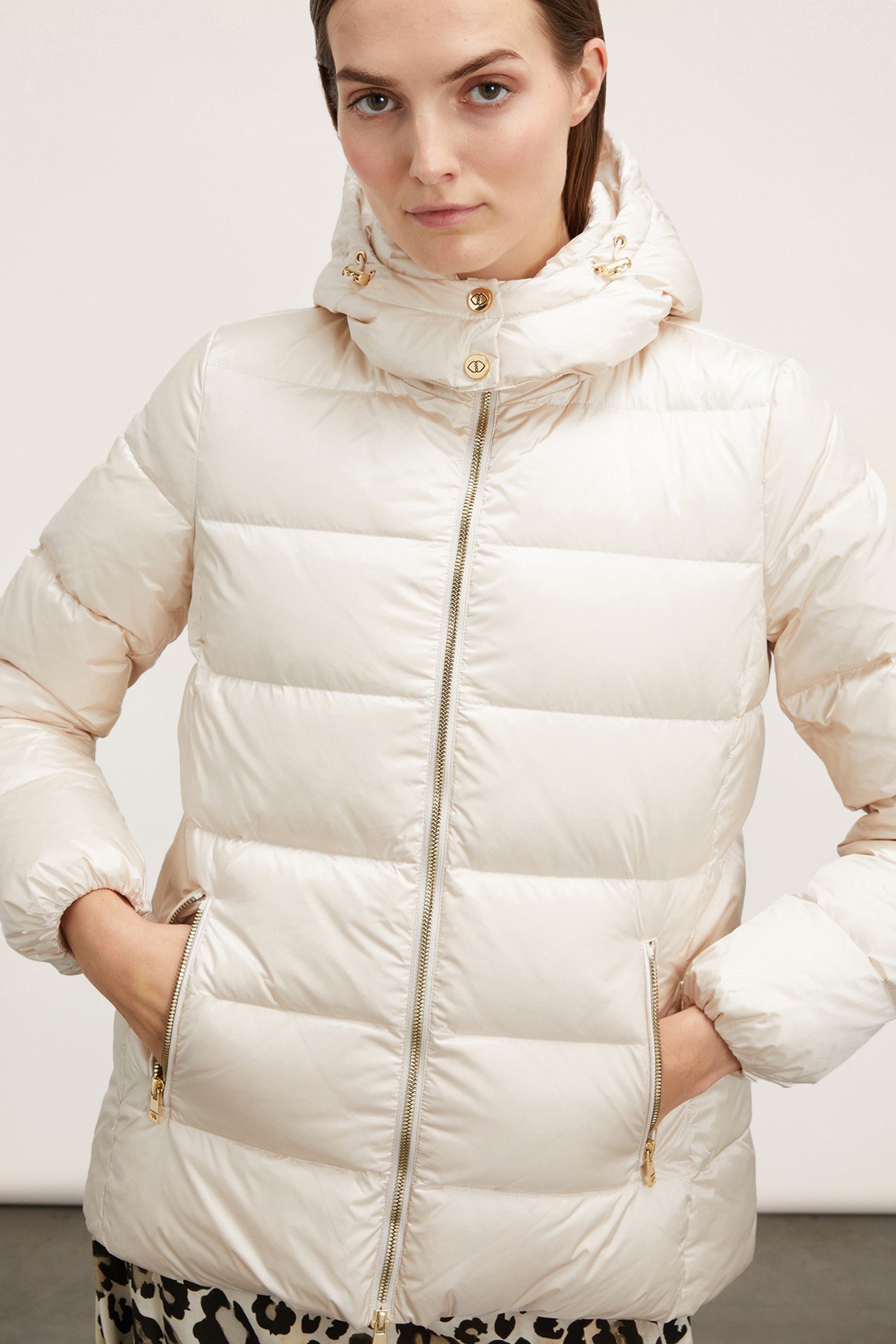 SHORT HOODED DOWN JACKET WHITE 2