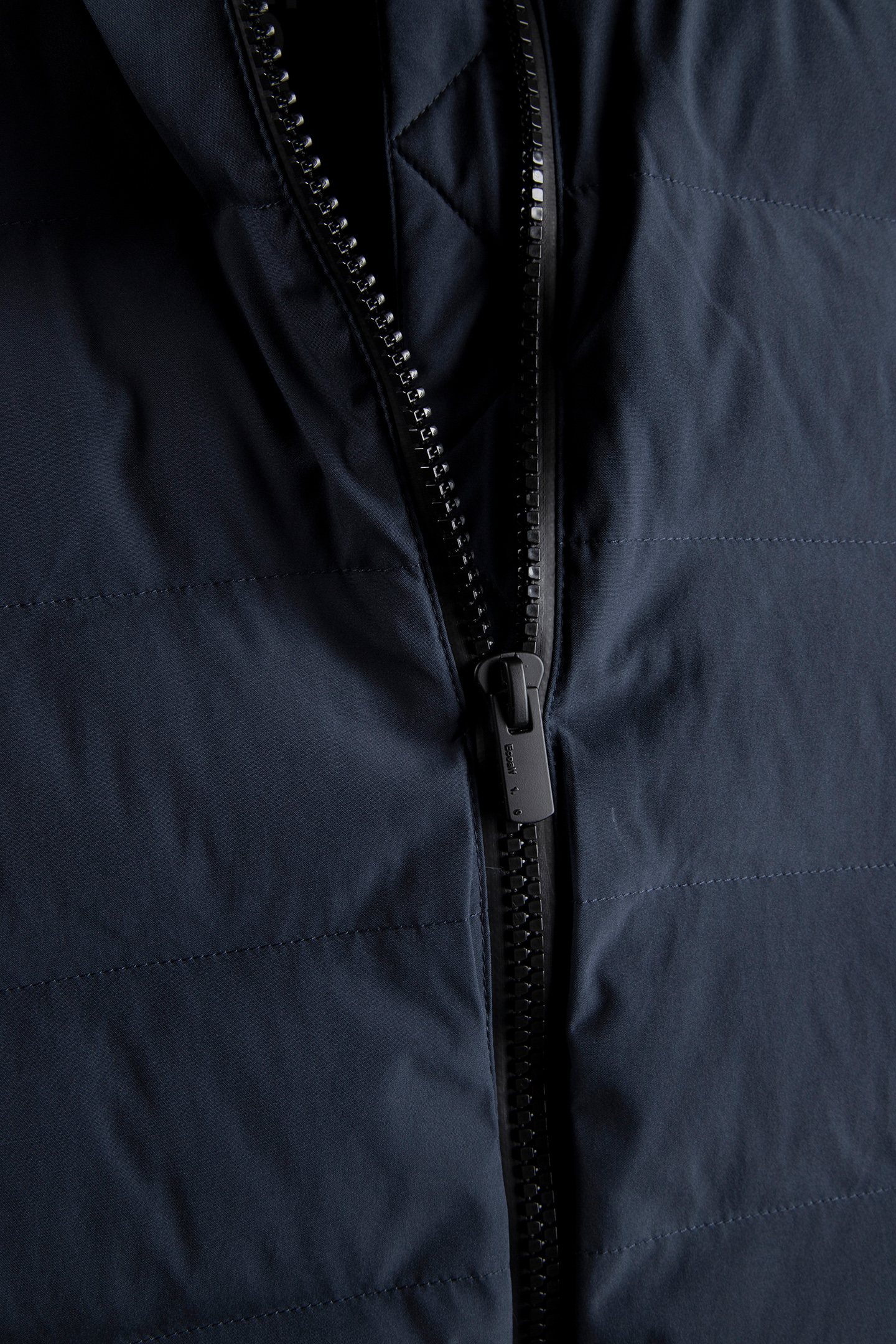 MOUNTAINALF VEST MIDNIGHT NAVY 3