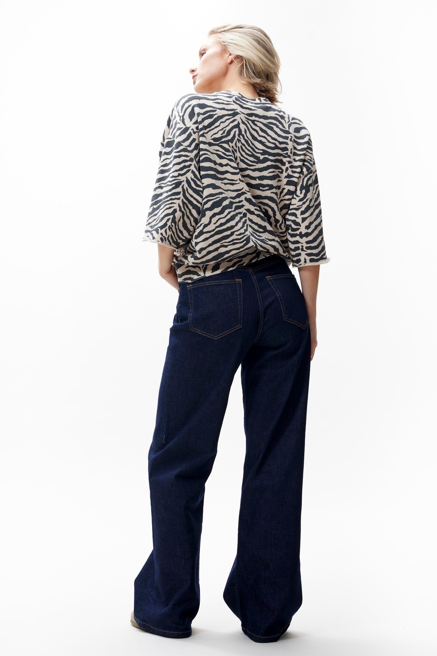 SHORT SLEEVE ZEBRA SWEATER SAND 2