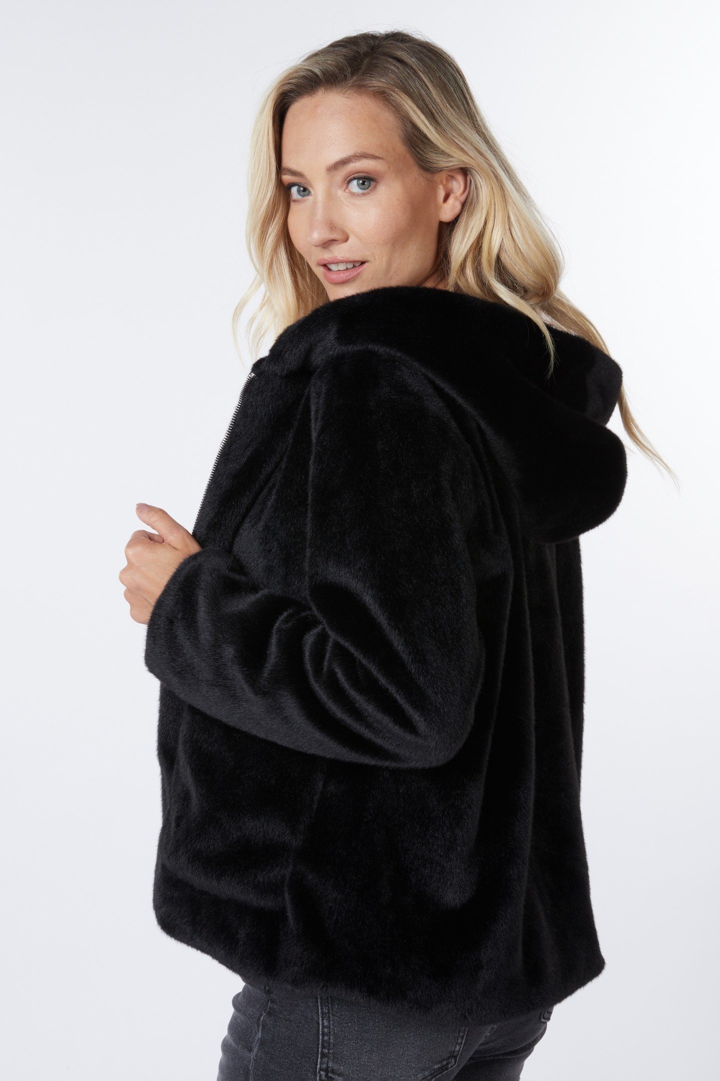 COAT SHORT HOOD FAKE FUR BLACK 4