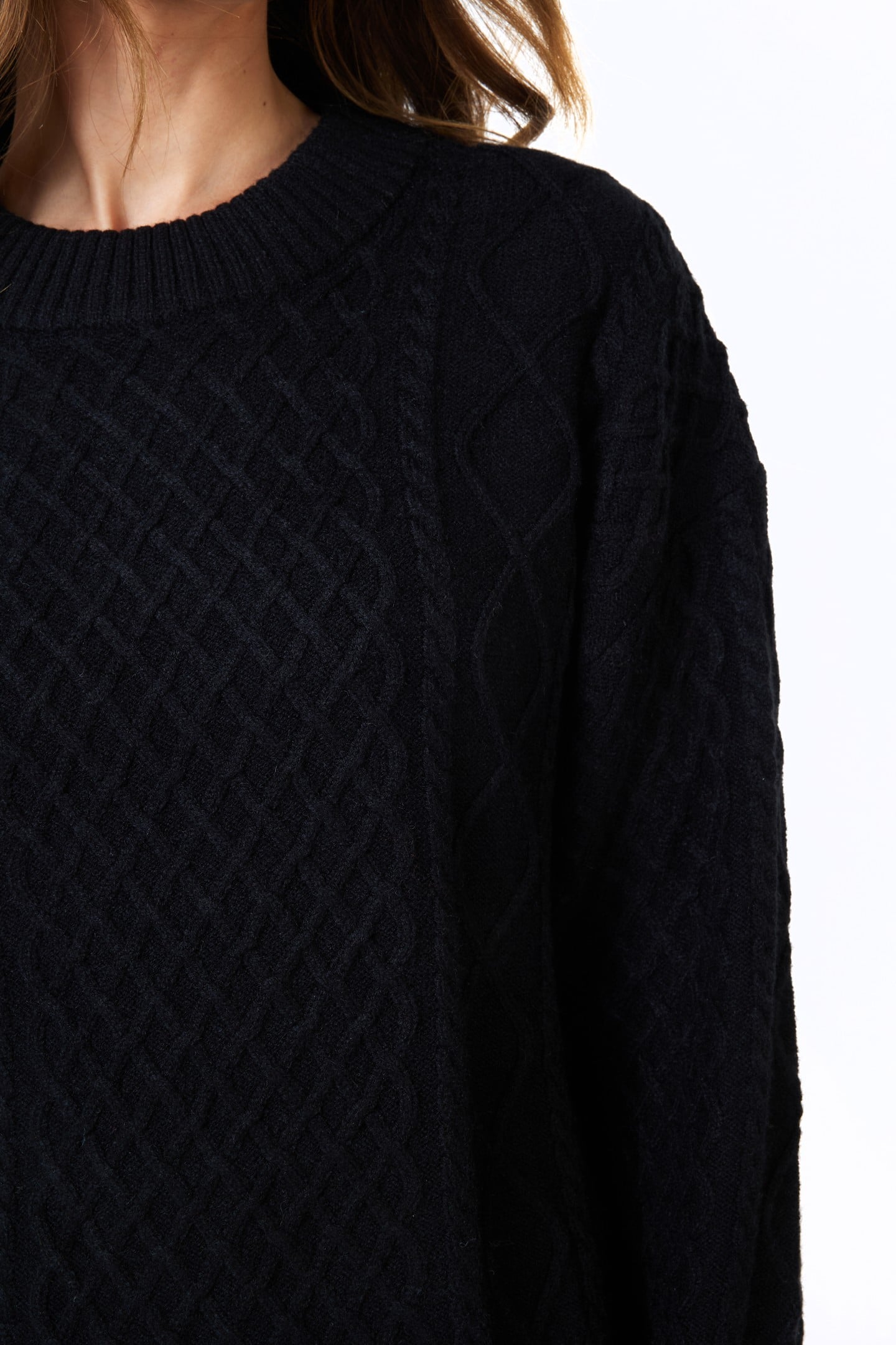 SWEATER CABLE SHORT BLACK 9