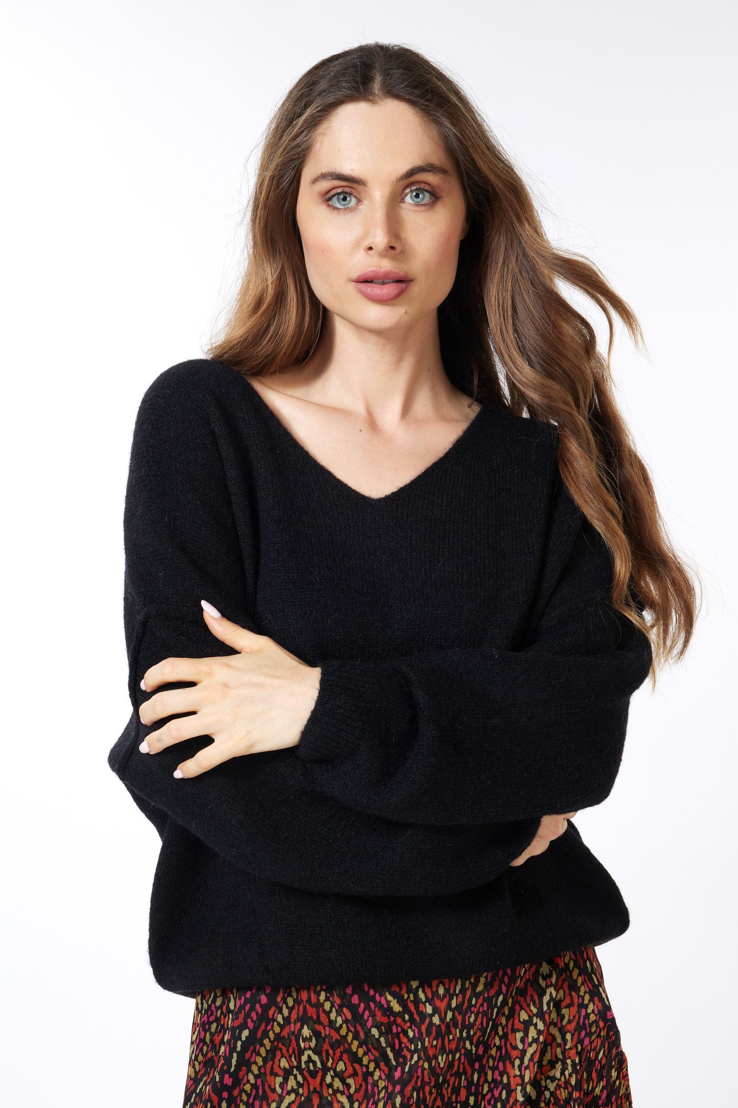 SWEATER V-NECK BLACK 2