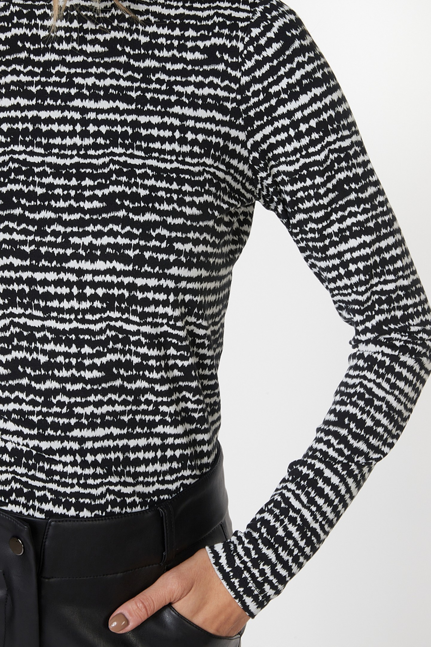 TOP GRAPHIC ILLUSION PRINT 7