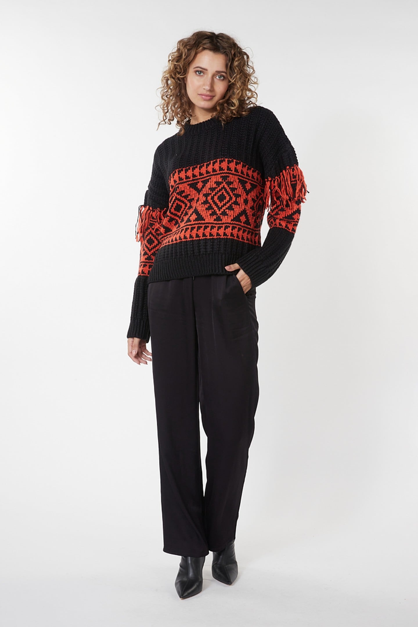 SWEATER JACQUARD FRINGES BLACK / RED 1