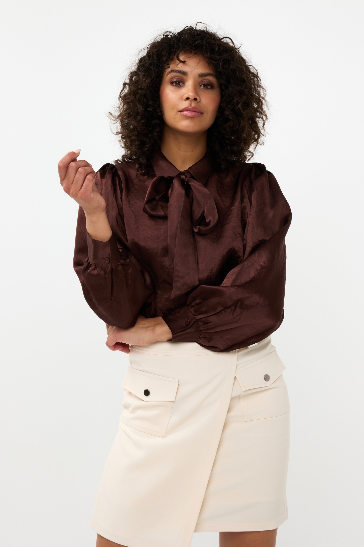 BLOUSE BOW CRUSHED SATIN CHOCOLATE 2