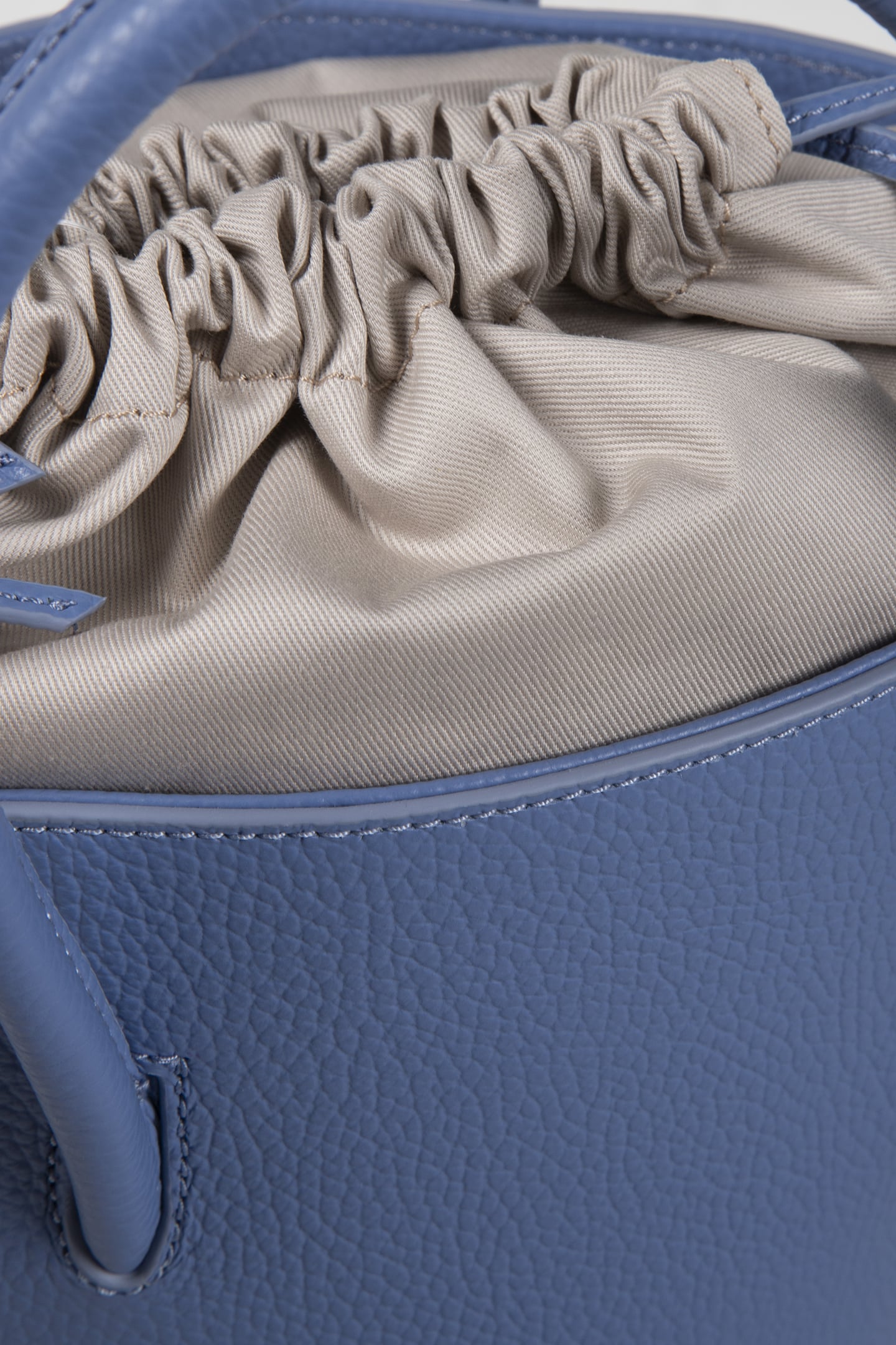 LEATHER BUCKET BAG IN BLUE 5